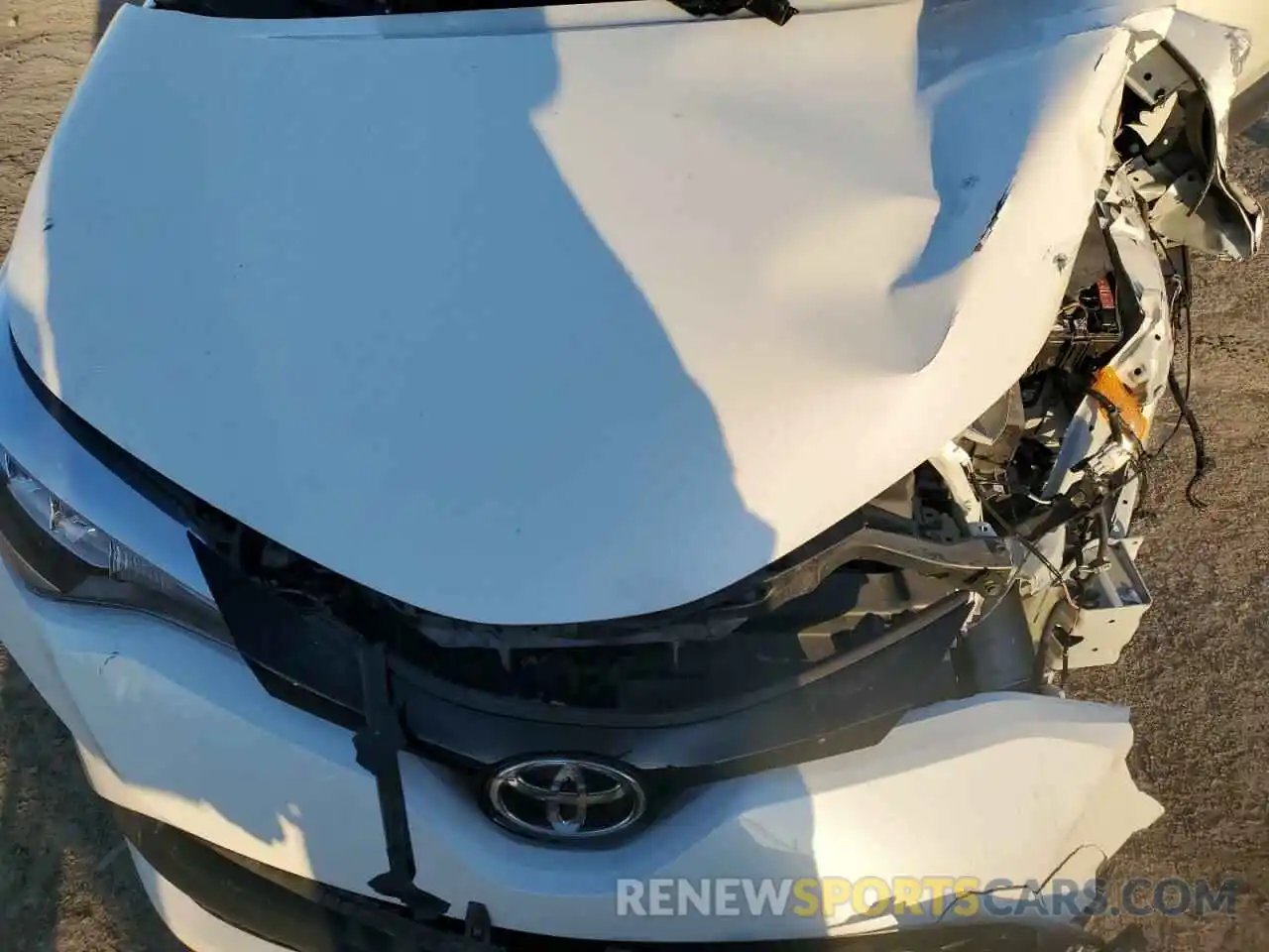 11 Photograph of a damaged car NMTKHMBX8LR105226 TOYOTA C-HR 2020