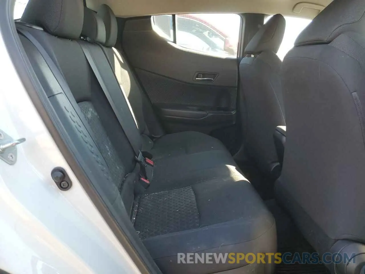 10 Photograph of a damaged car NMTKHMBX8LR113259 TOYOTA C-HR 2020