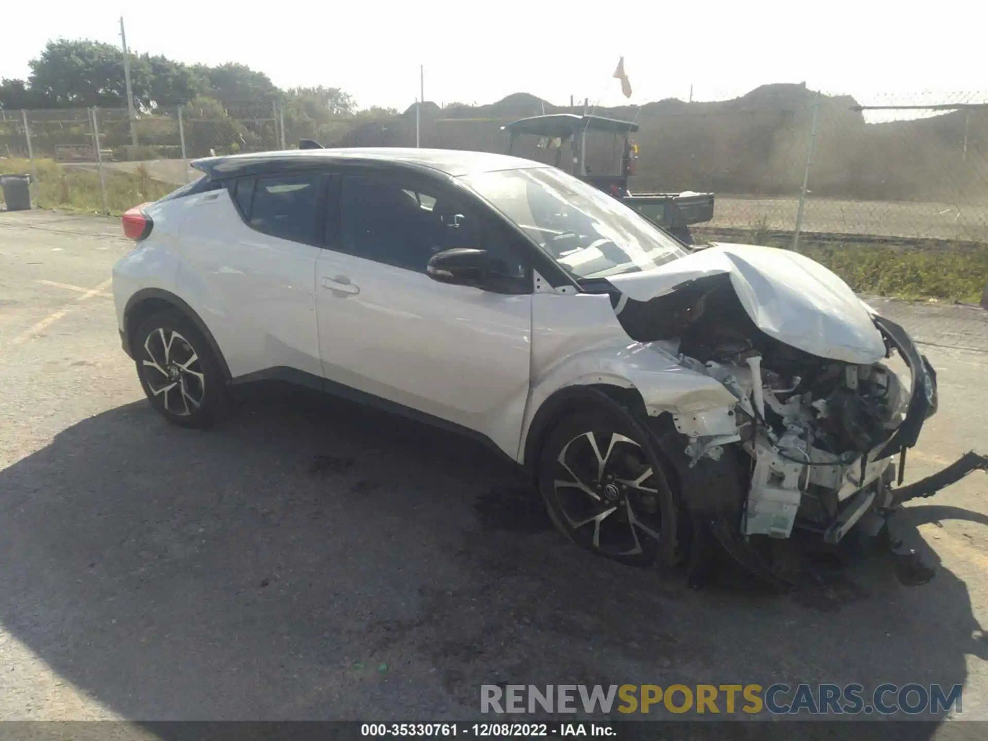 1 Photograph of a damaged car NMTKHMBX8LR114217 TOYOTA C-HR 2020