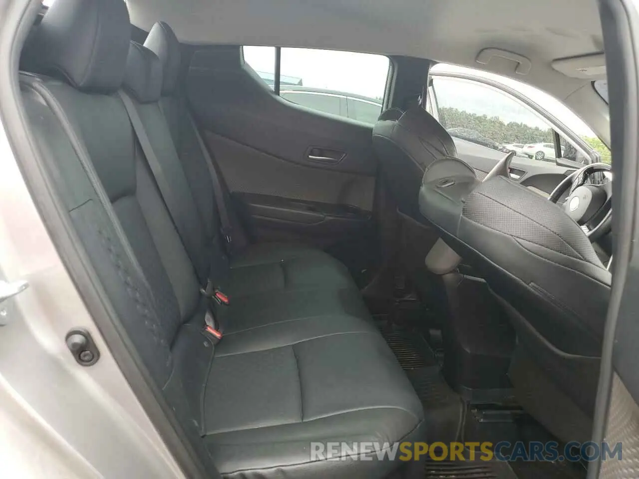 11 Photograph of a damaged car NMTKHMBX9LR102061 TOYOTA C-HR 2020