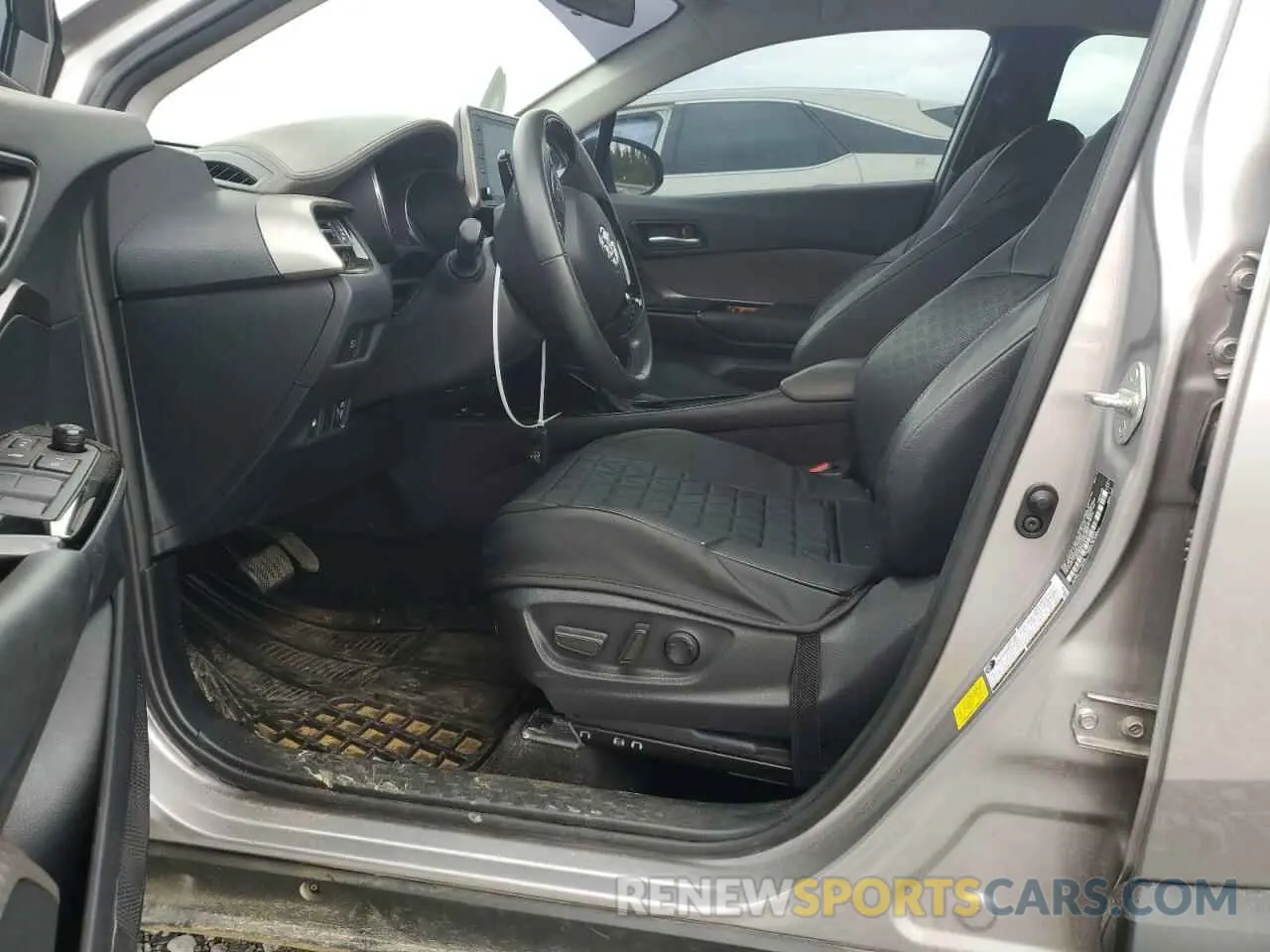 7 Photograph of a damaged car NMTKHMBX9LR102061 TOYOTA C-HR 2020