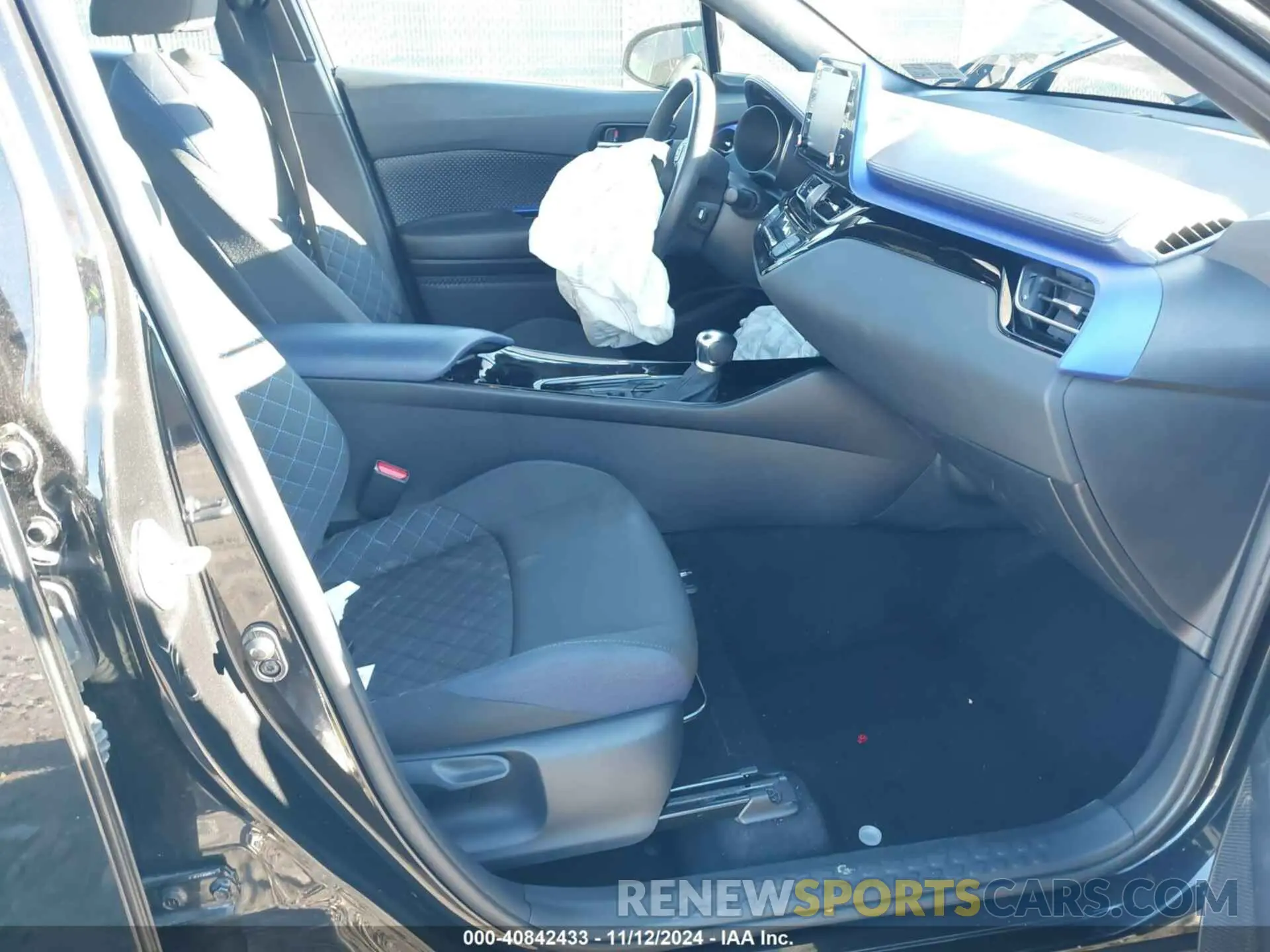 5 Photograph of a damaged car NMTKHMBX9LR104117 TOYOTA C-HR 2020