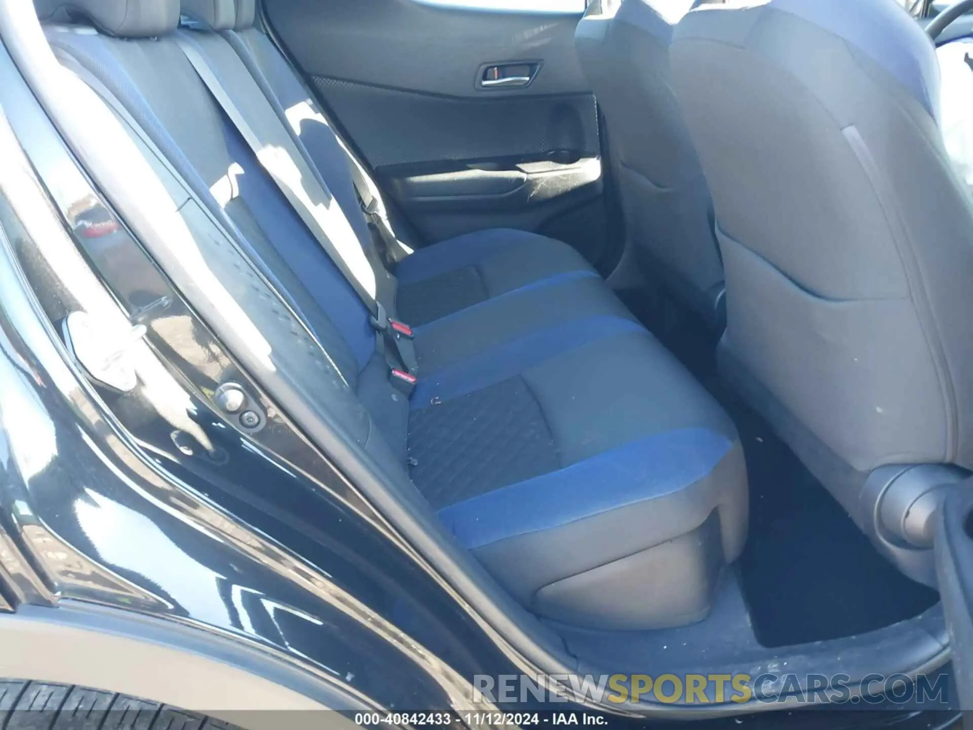 8 Photograph of a damaged car NMTKHMBX9LR104117 TOYOTA C-HR 2020