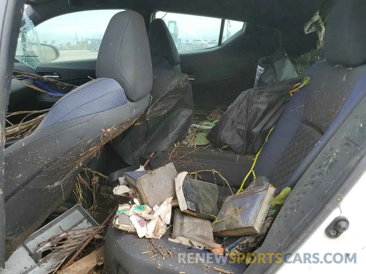11 Photograph of a damaged car NMTKHMBX9LR109866 TOYOTA C-HR 2020