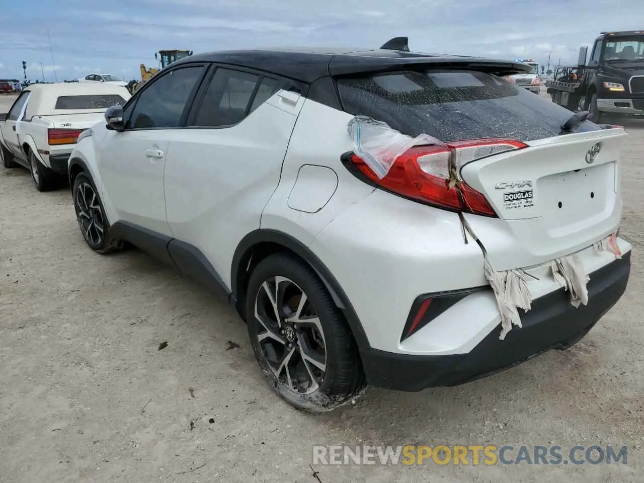 2 Photograph of a damaged car NMTKHMBX9LR109866 TOYOTA C-HR 2020