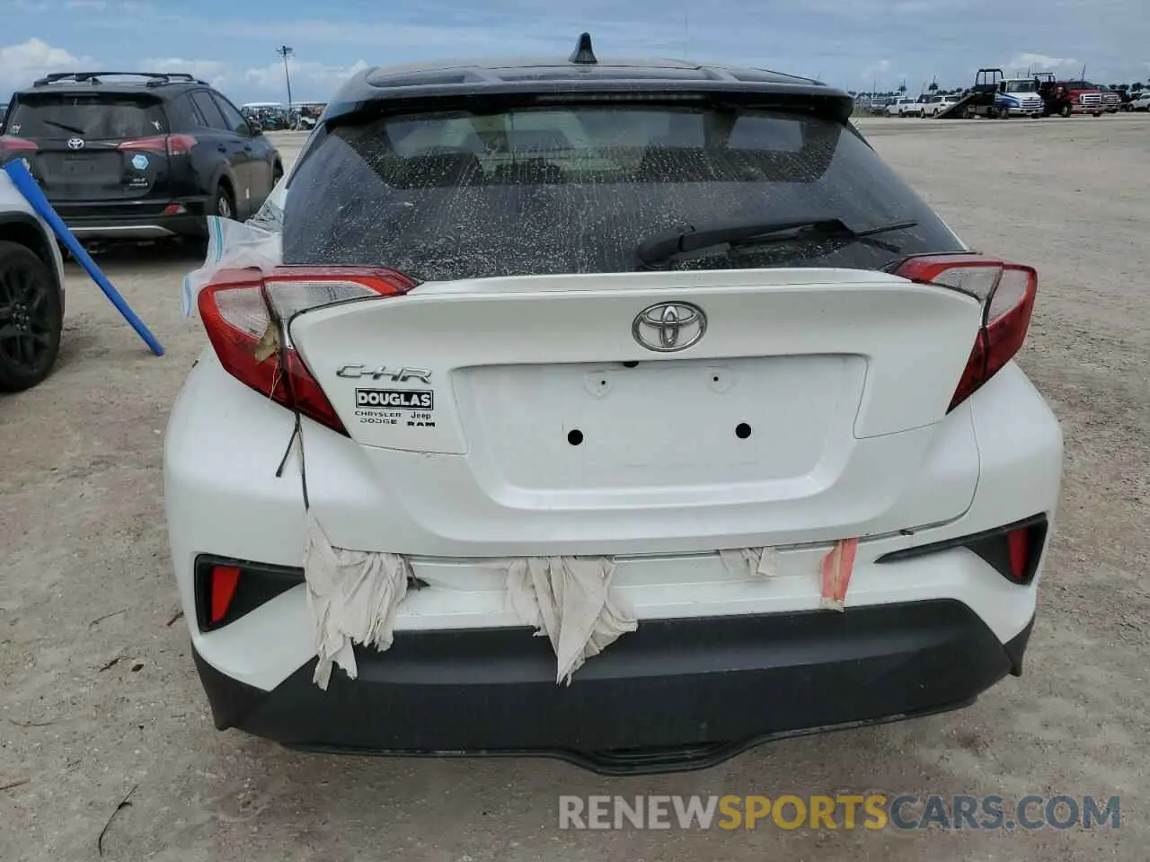 6 Photograph of a damaged car NMTKHMBX9LR109866 TOYOTA C-HR 2020