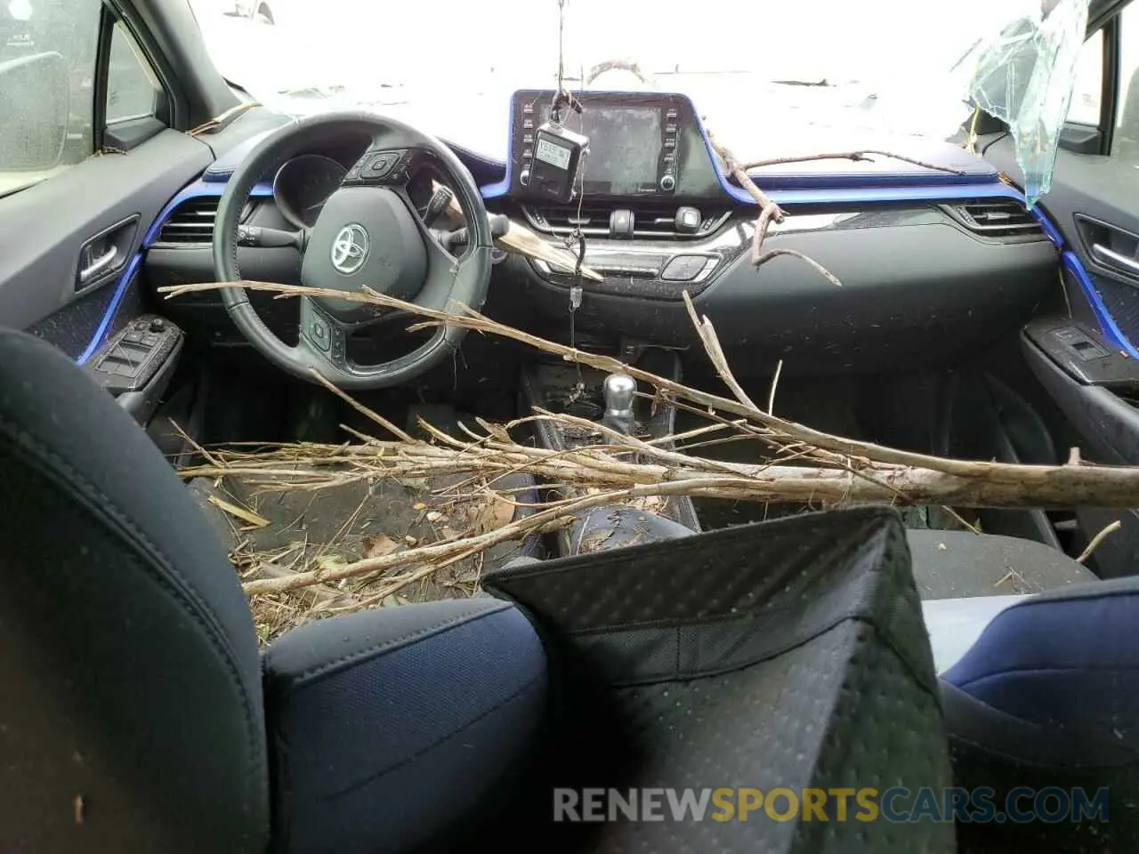 8 Photograph of a damaged car NMTKHMBX9LR109866 TOYOTA C-HR 2020