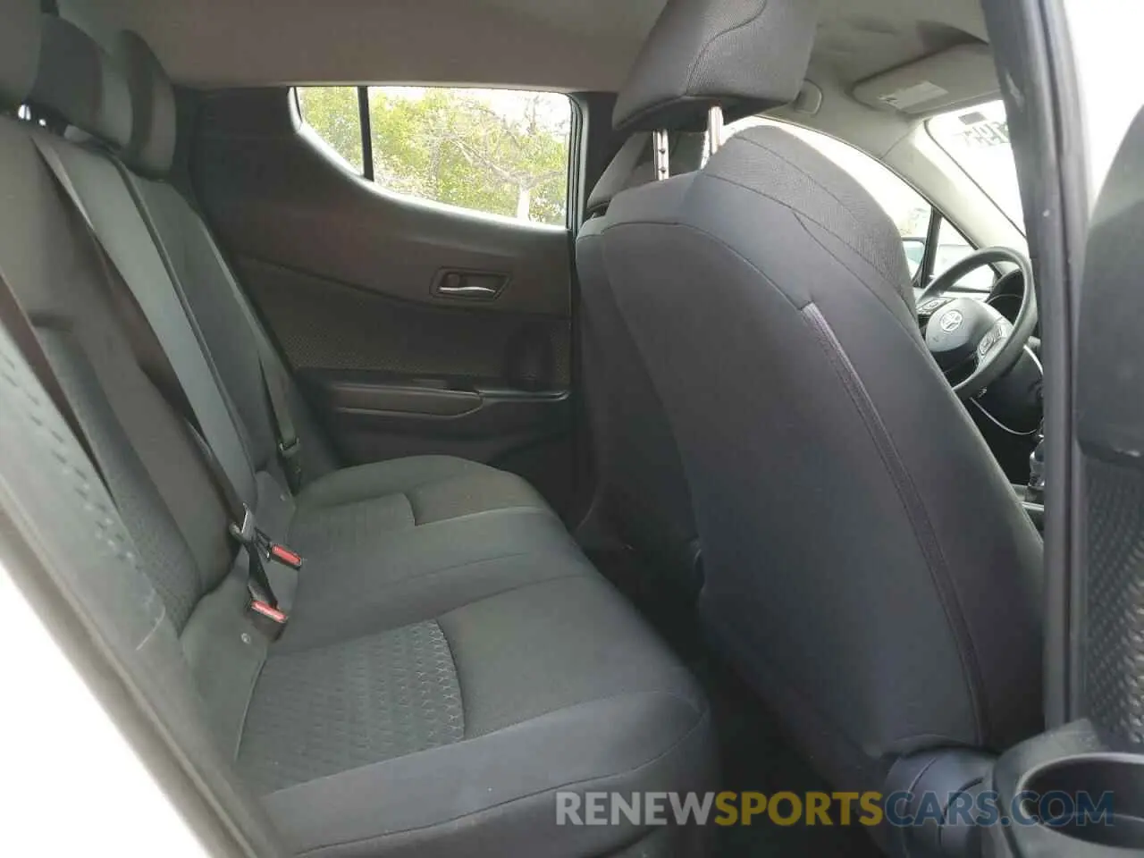 10 Photograph of a damaged car NMTKHMBX9LR111603 TOYOTA C-HR 2020