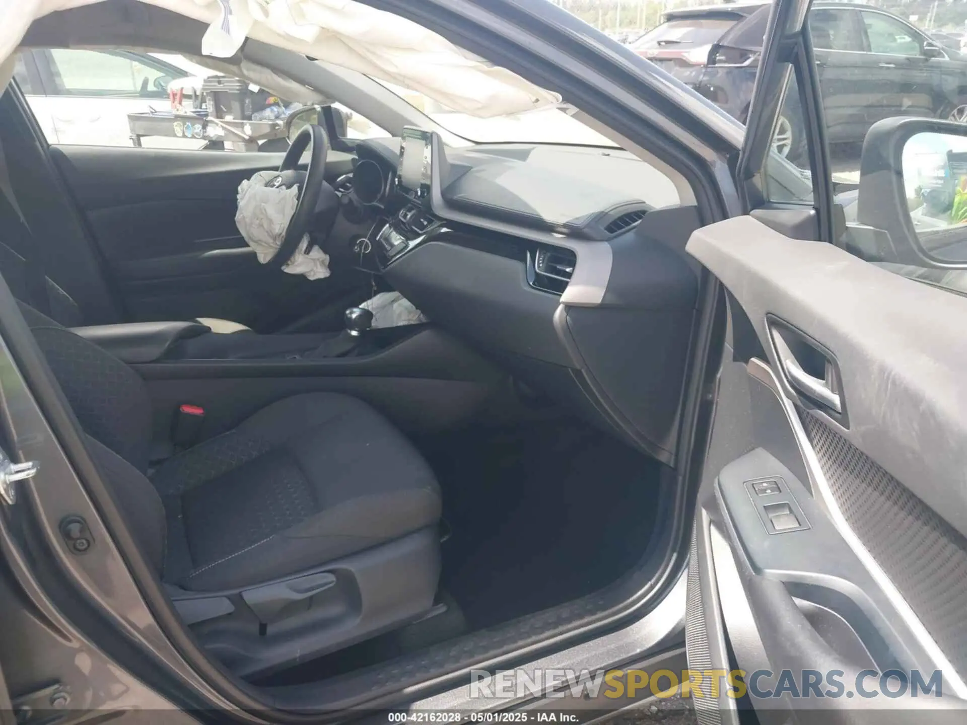 5 Photograph of a damaged car NMTKHMBX9LR114341 TOYOTA C-HR 2020