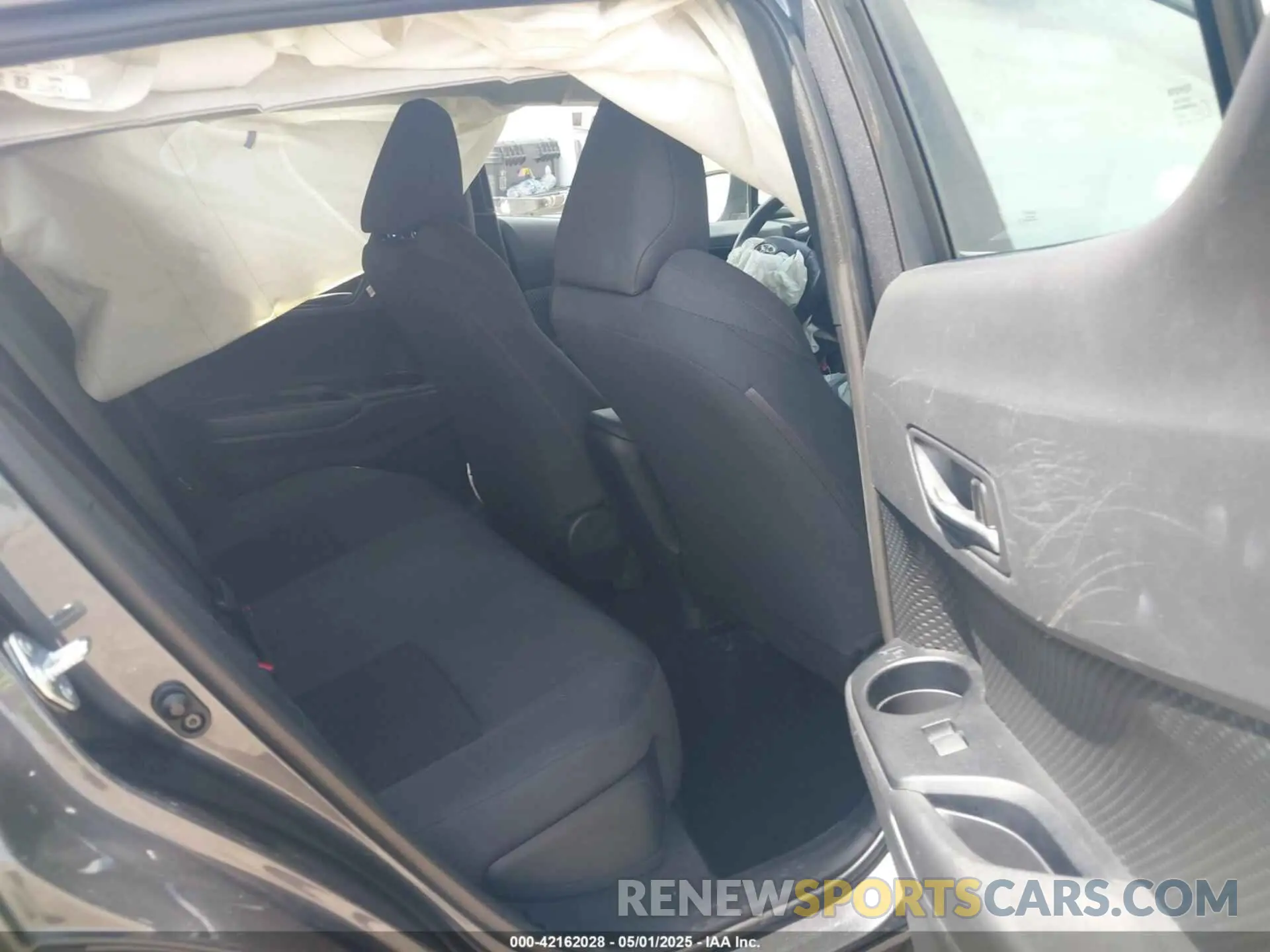 8 Photograph of a damaged car NMTKHMBX9LR114341 TOYOTA C-HR 2020