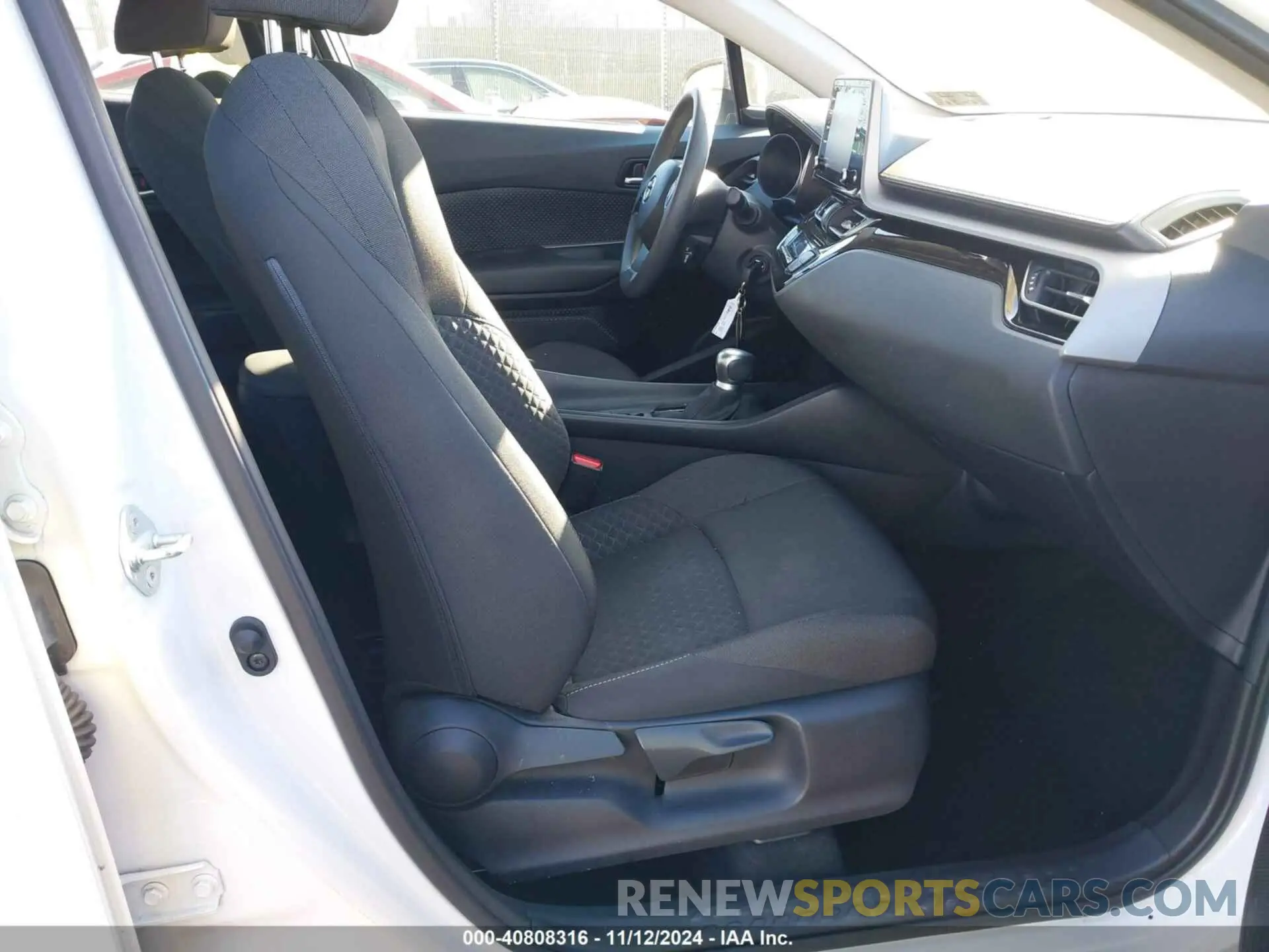 5 Photograph of a damaged car NMTKHMBX9LR115795 TOYOTA C-HR 2020