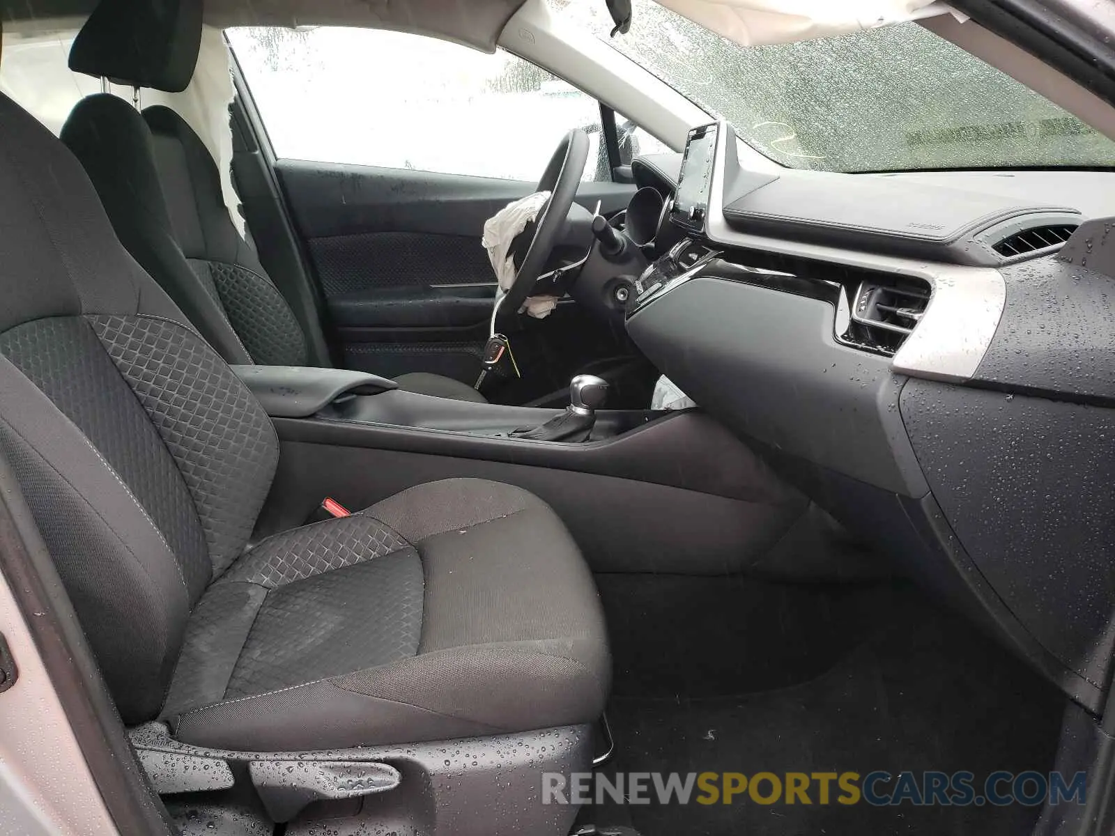 5 Photograph of a damaged car NMTKHMBXXLR114204 TOYOTA C-HR 2020