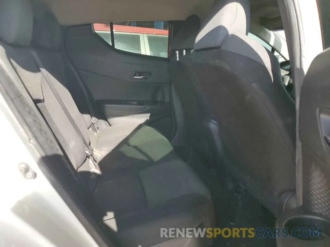 10 Photograph of a damaged car JTNKHMBX1M1118542 TOYOTA C-HR 2021