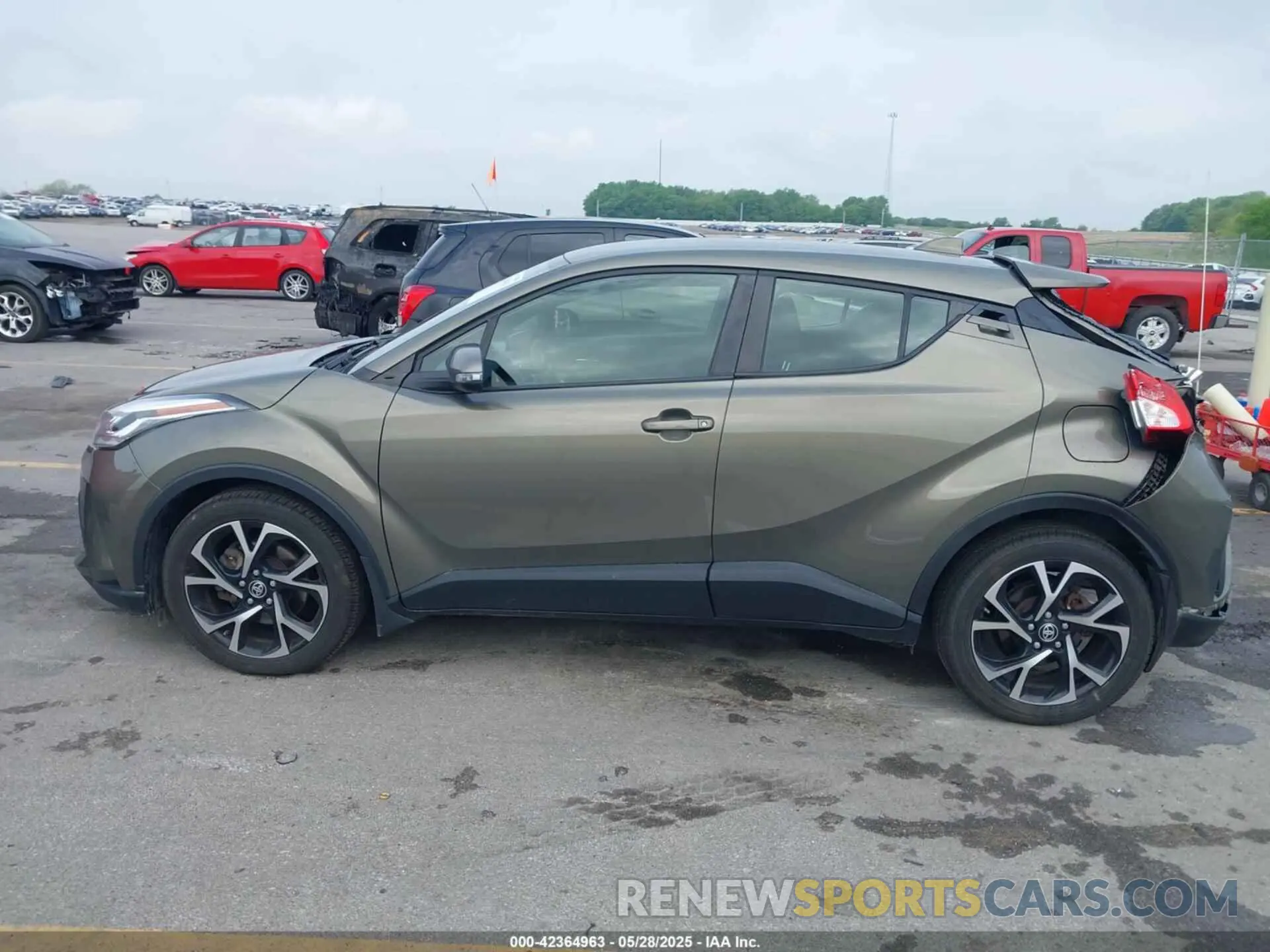 14 Photograph of a damaged car JTNKHMBX1M1119111 TOYOTA C-HR 2021