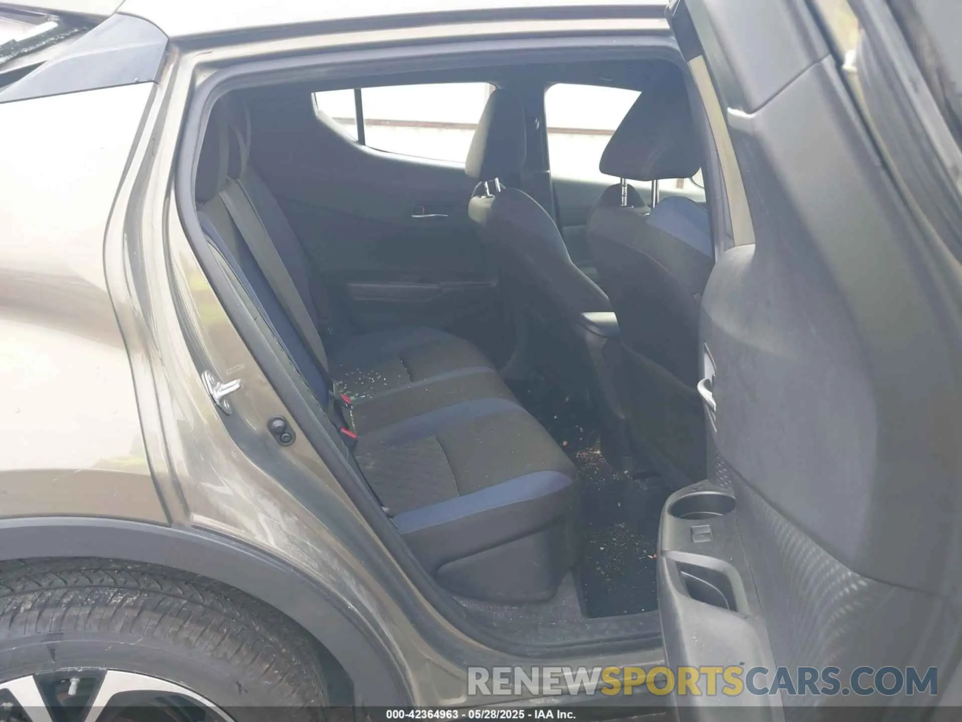 8 Photograph of a damaged car JTNKHMBX1M1119111 TOYOTA C-HR 2021