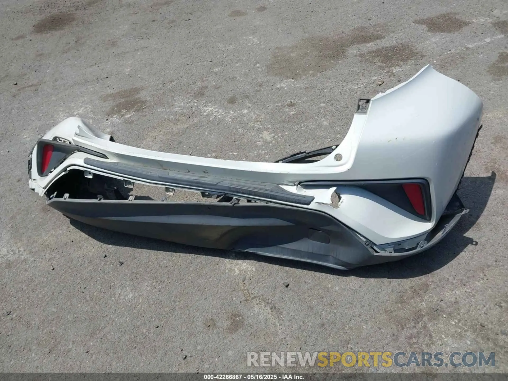 12 Photograph of a damaged car JTNKHMBX2M1118467 TOYOTA C-HR 2021