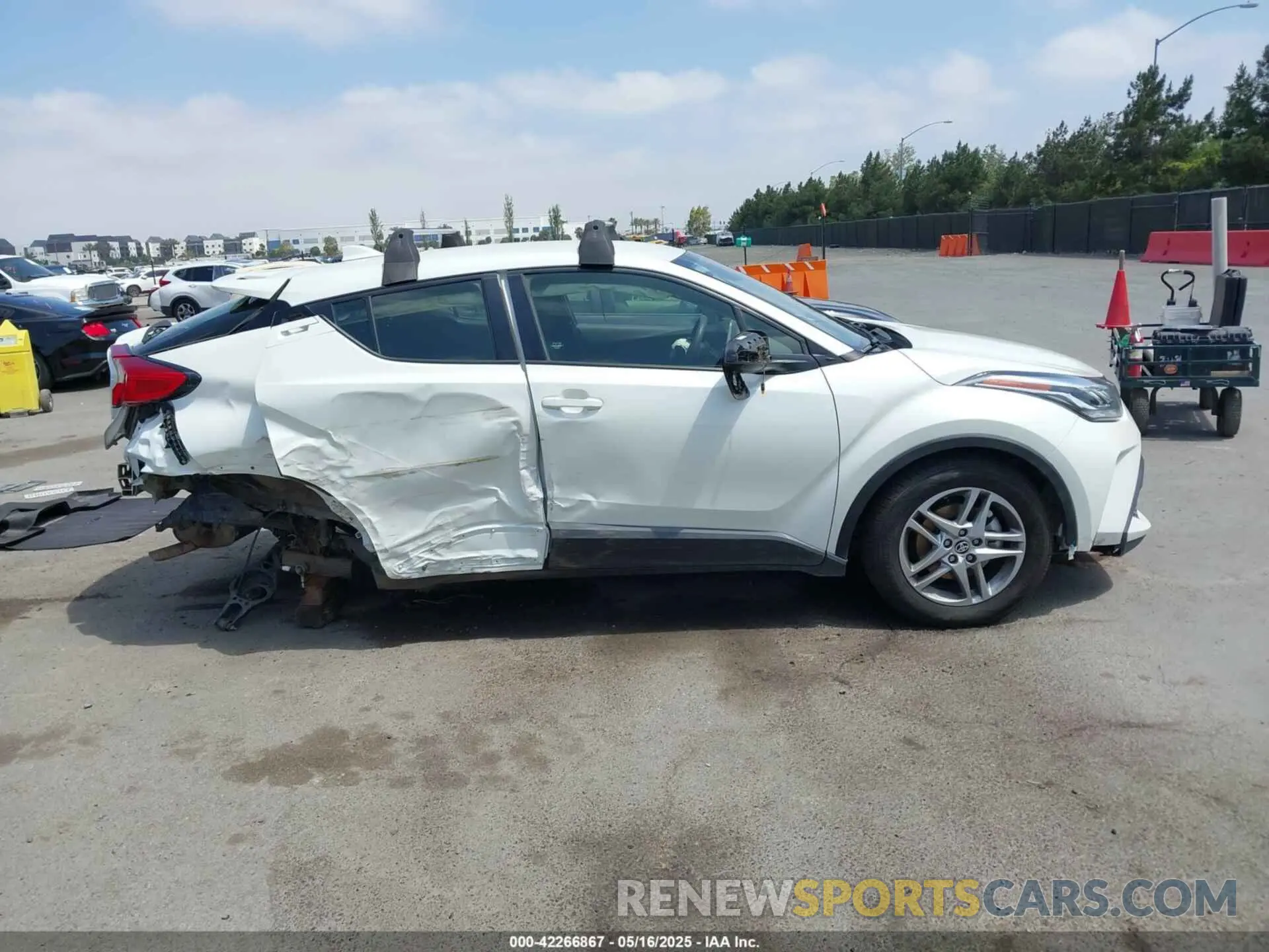 14 Photograph of a damaged car JTNKHMBX2M1118467 TOYOTA C-HR 2021