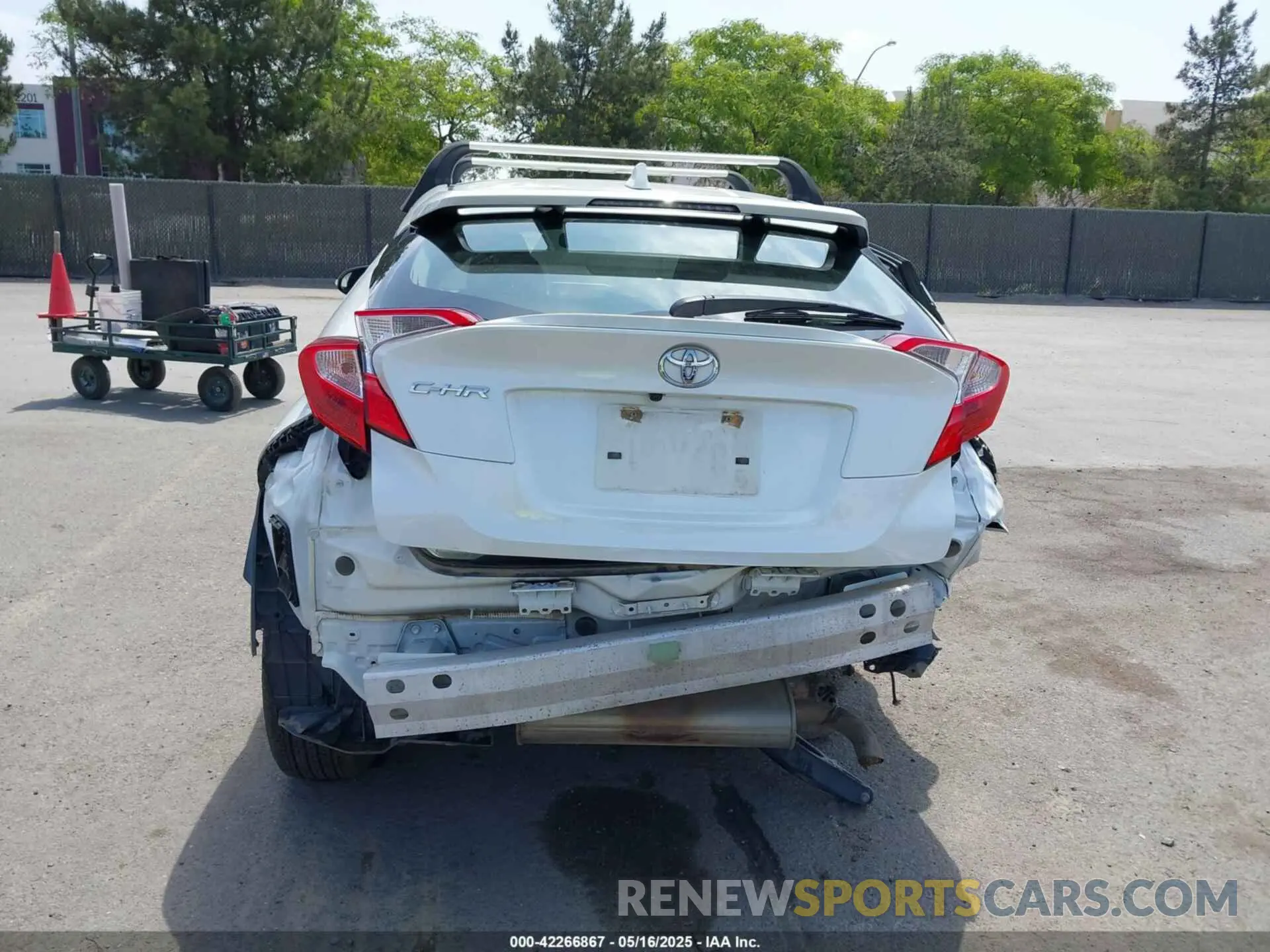 17 Photograph of a damaged car JTNKHMBX2M1118467 TOYOTA C-HR 2021