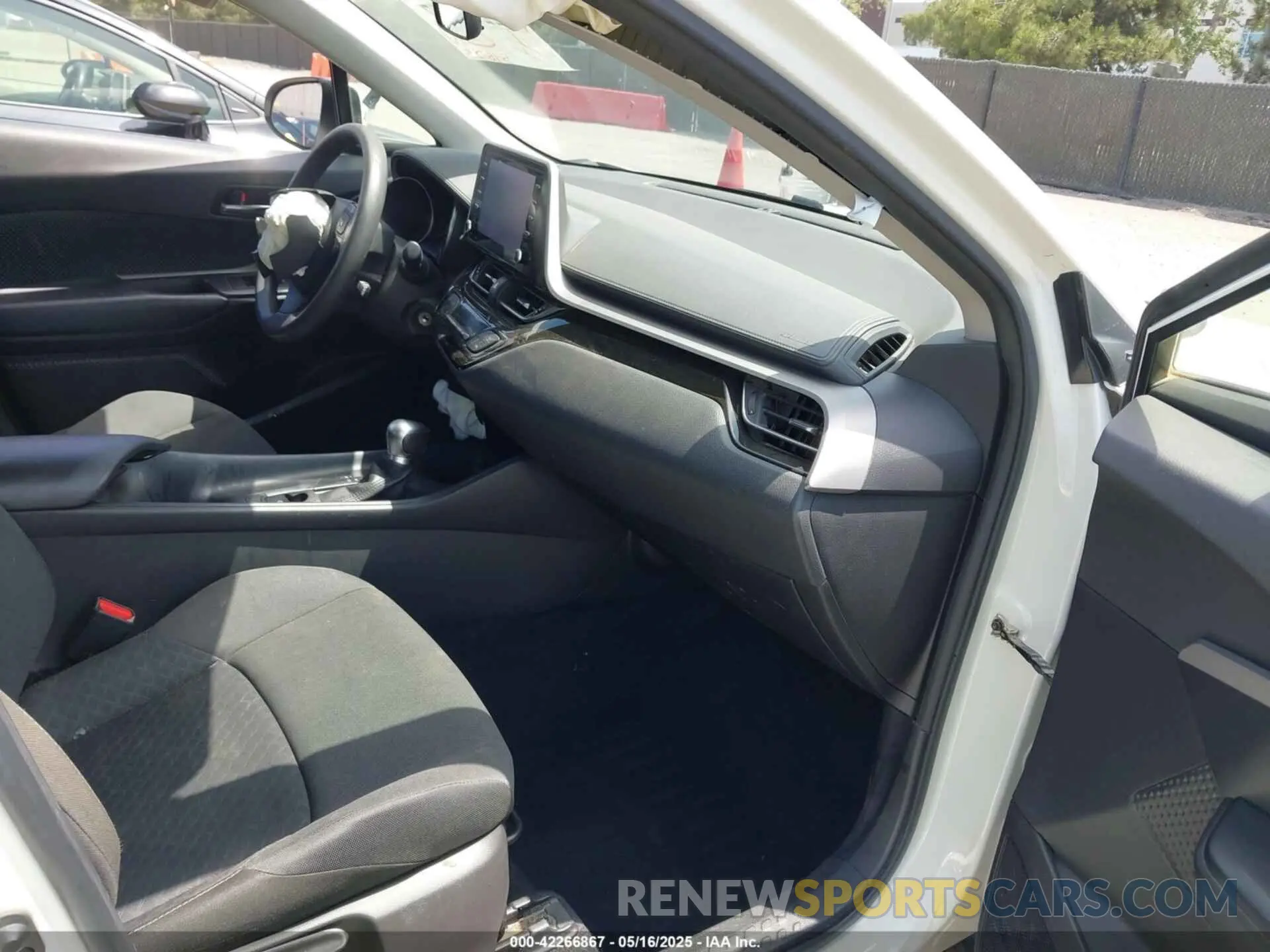 5 Photograph of a damaged car JTNKHMBX2M1118467 TOYOTA C-HR 2021