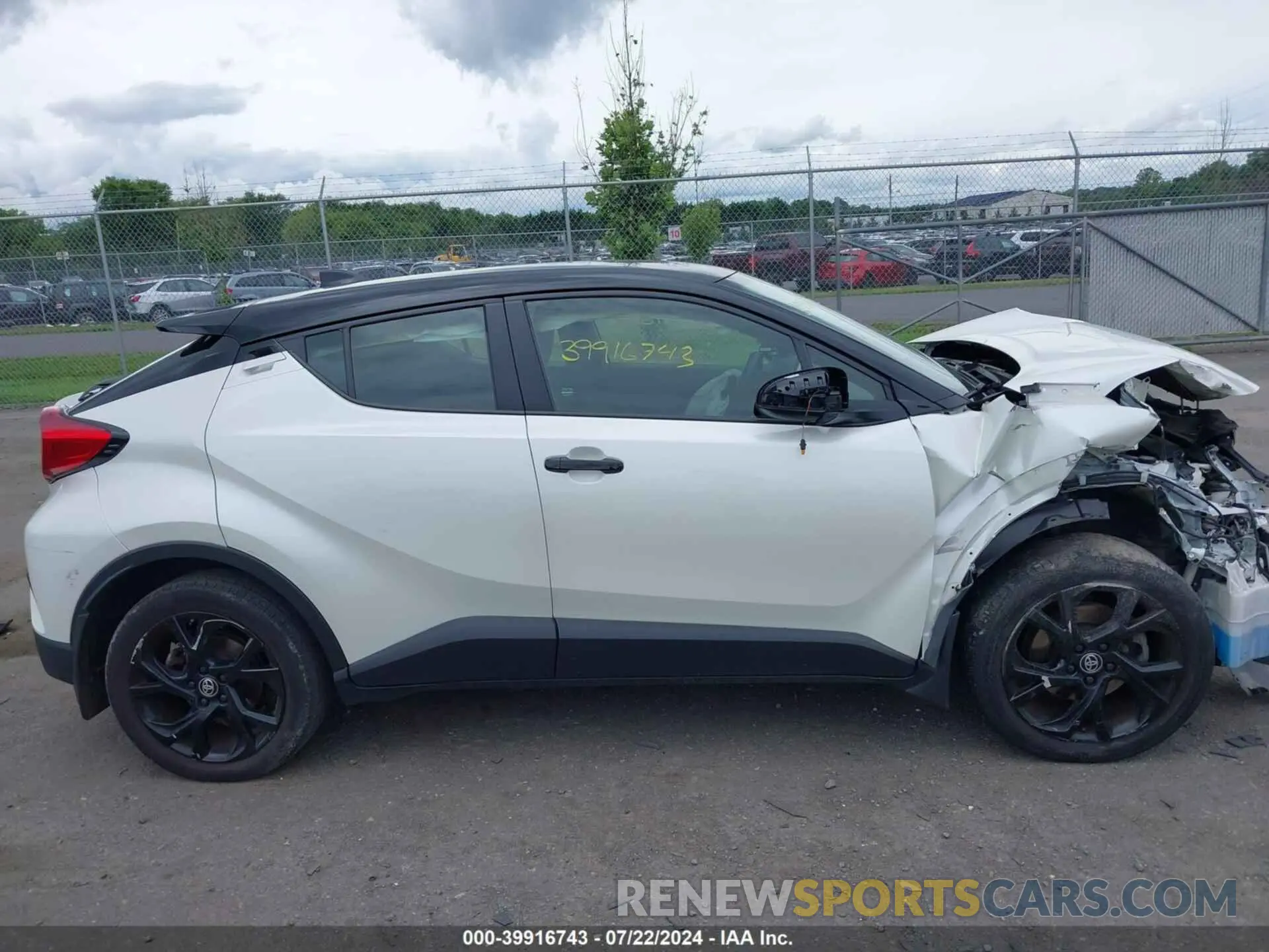 12 Photograph of a damaged car JTNKHMBX5M1097923 TOYOTA C-HR 2021