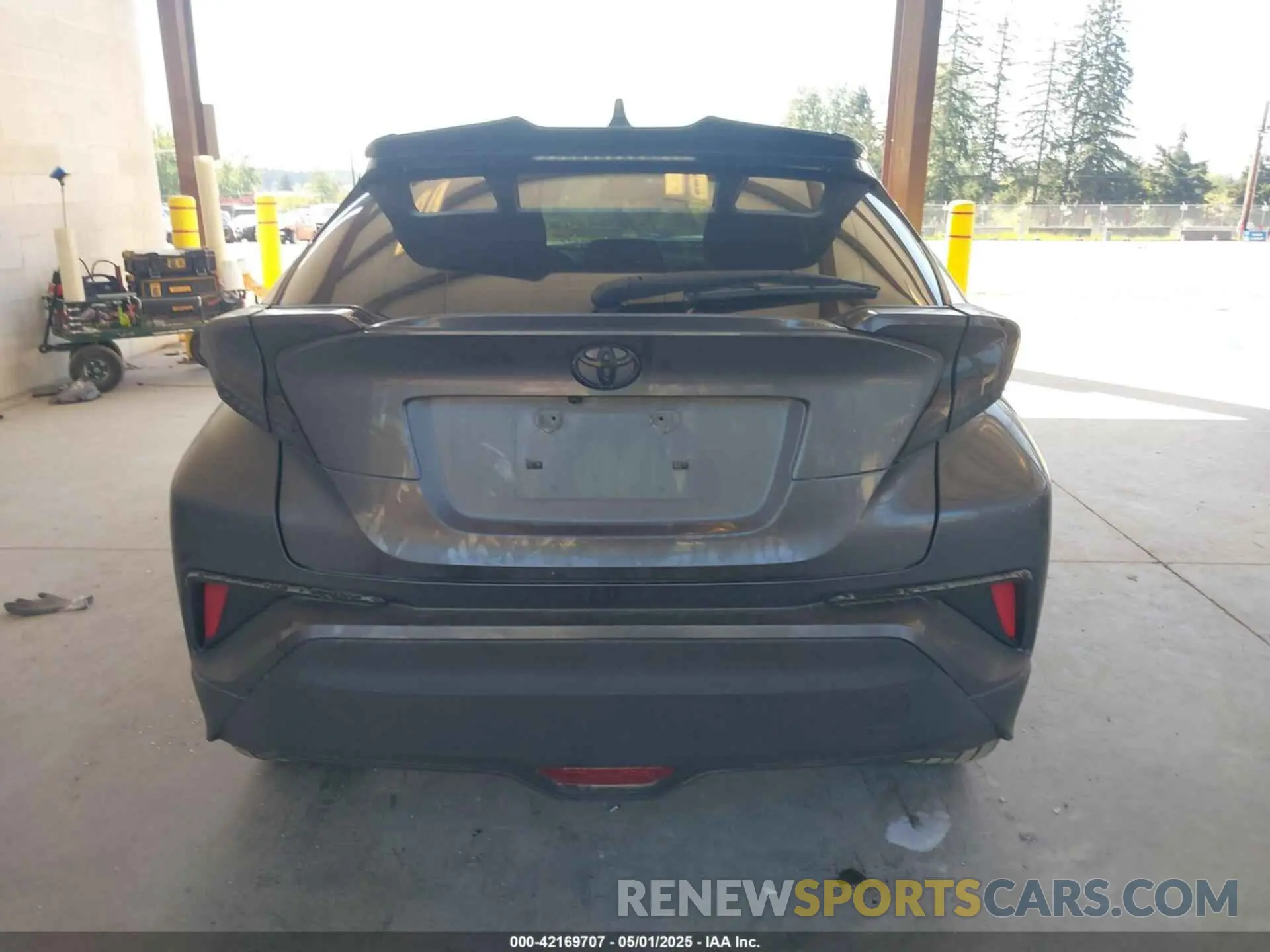 17 Photograph of a damaged car JTNKHMBX5M1129253 TOYOTA C-HR 2021