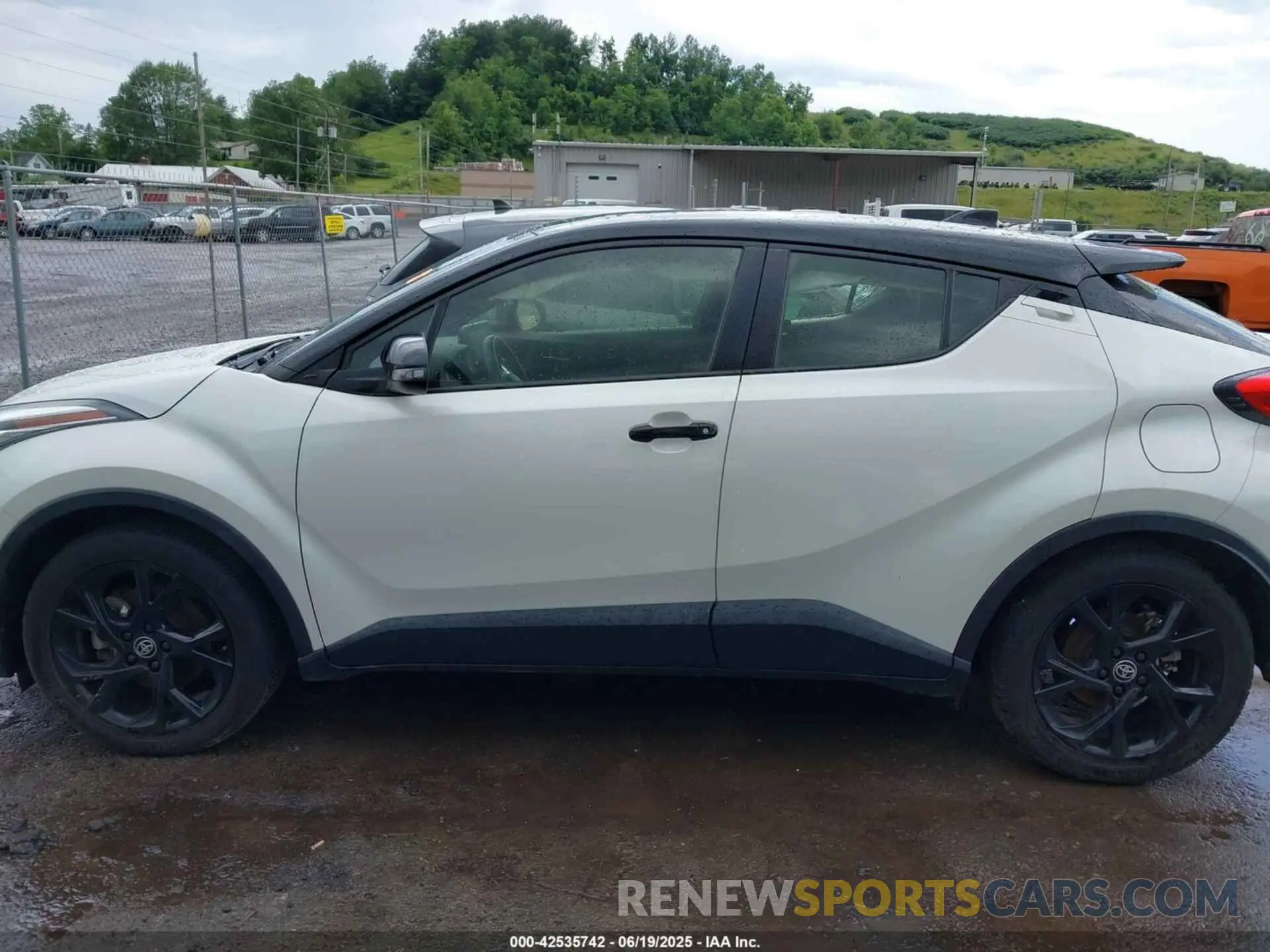 14 Photograph of a damaged car JTNKHMBX6M1105611 TOYOTA C-HR 2021