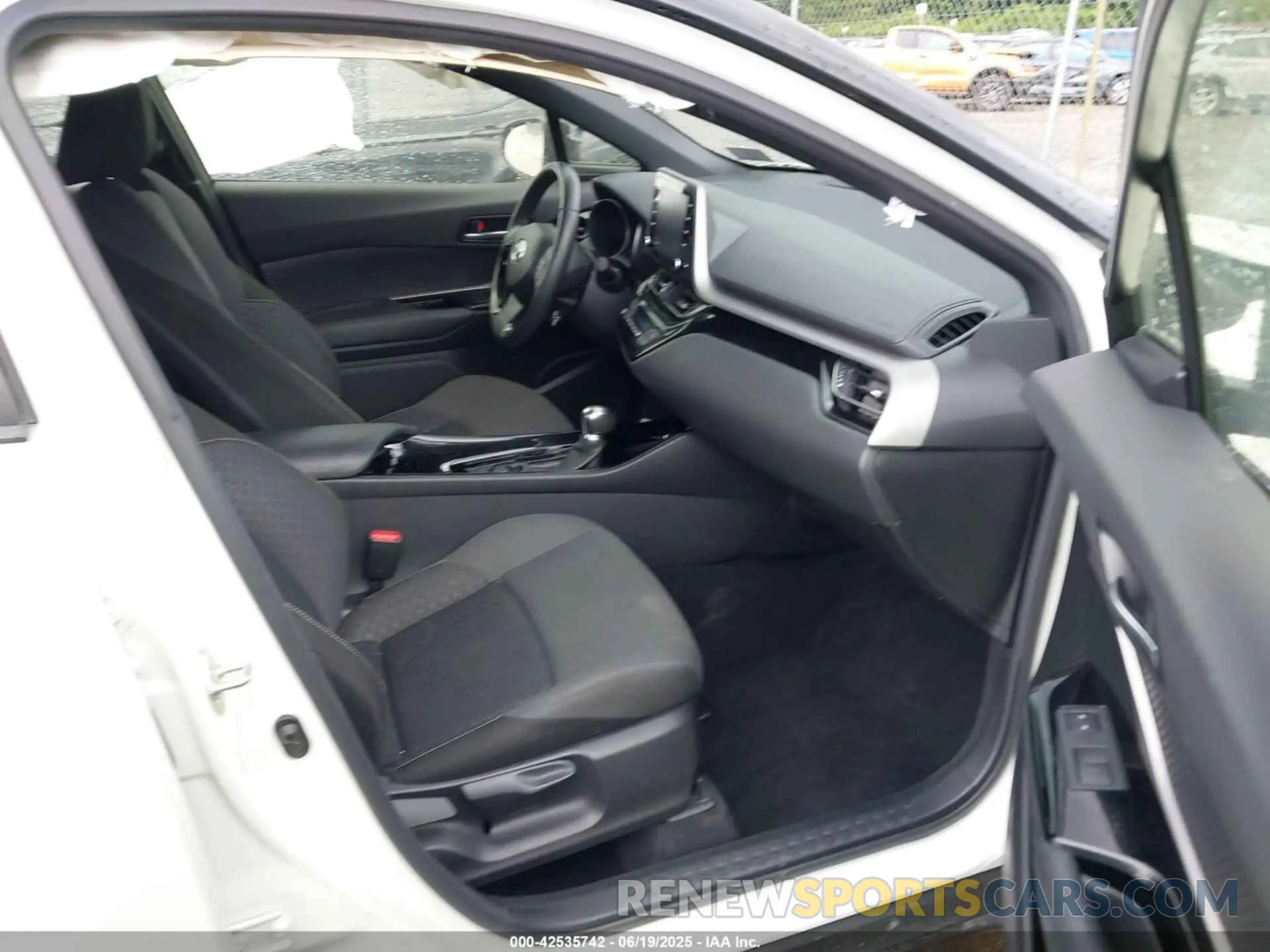 5 Photograph of a damaged car JTNKHMBX6M1105611 TOYOTA C-HR 2021
