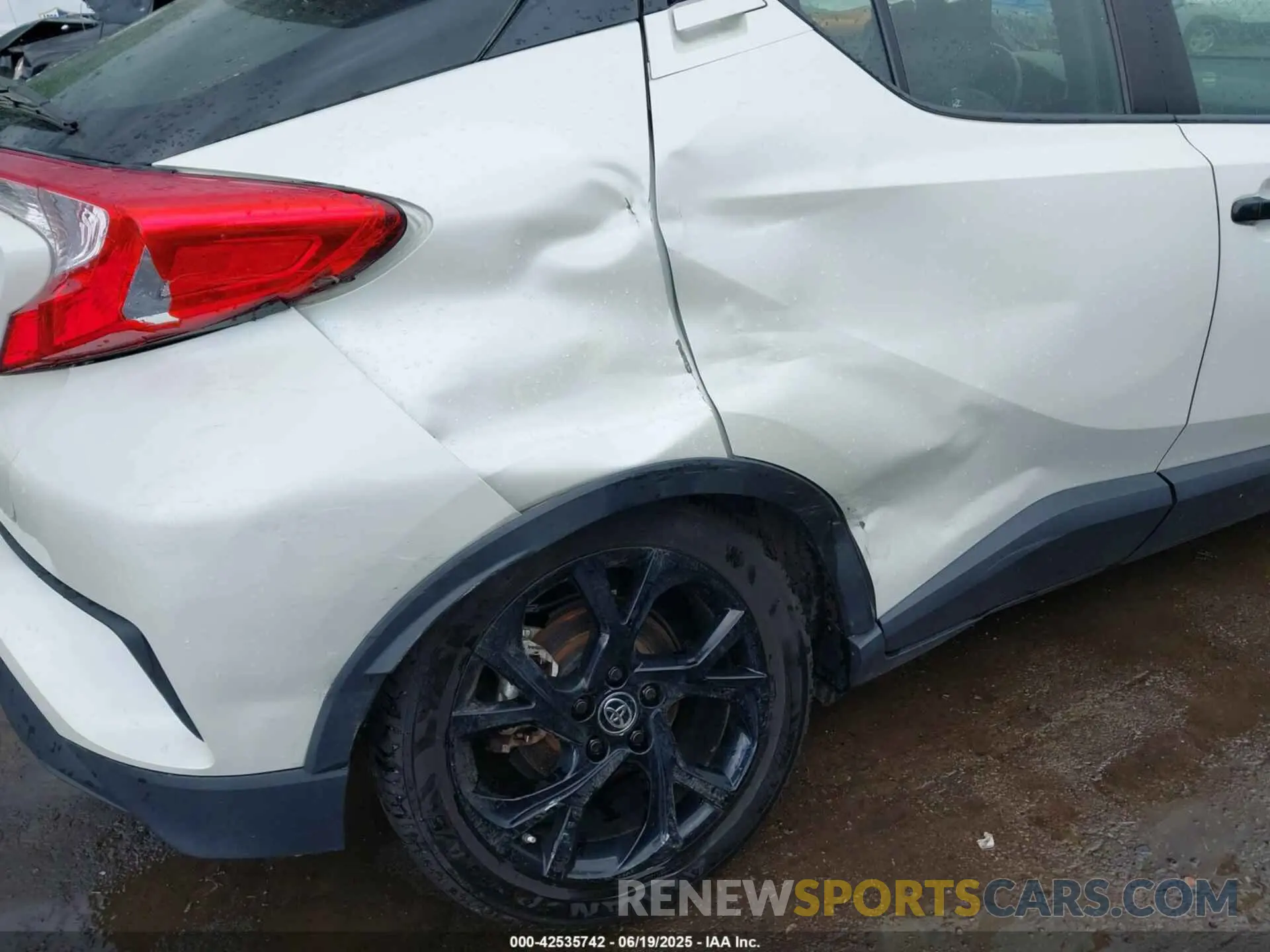 6 Photograph of a damaged car JTNKHMBX6M1105611 TOYOTA C-HR 2021