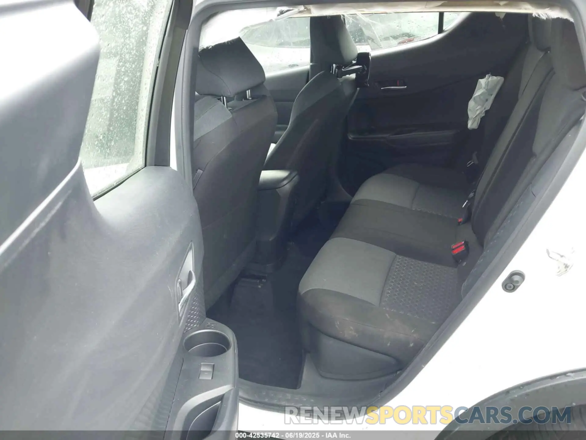 8 Photograph of a damaged car JTNKHMBX6M1105611 TOYOTA C-HR 2021