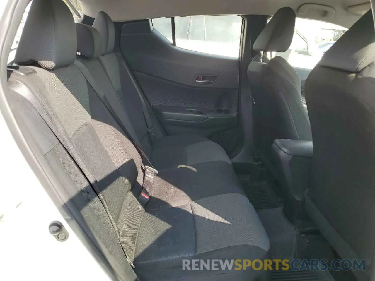 10 Photograph of a damaged car JTNKHMBX7M1118433 TOYOTA C-HR 2021