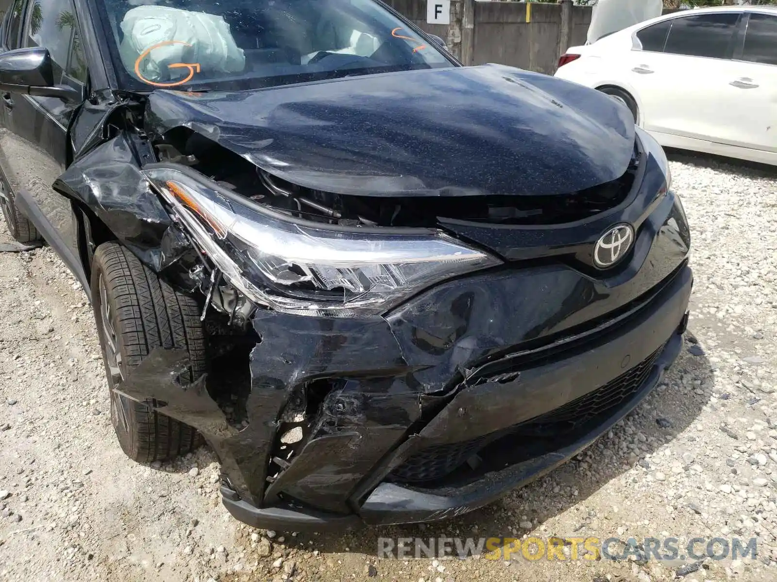 9 Photograph of a damaged car JTNKHMBX9M1100189 TOYOTA C-HR 2021