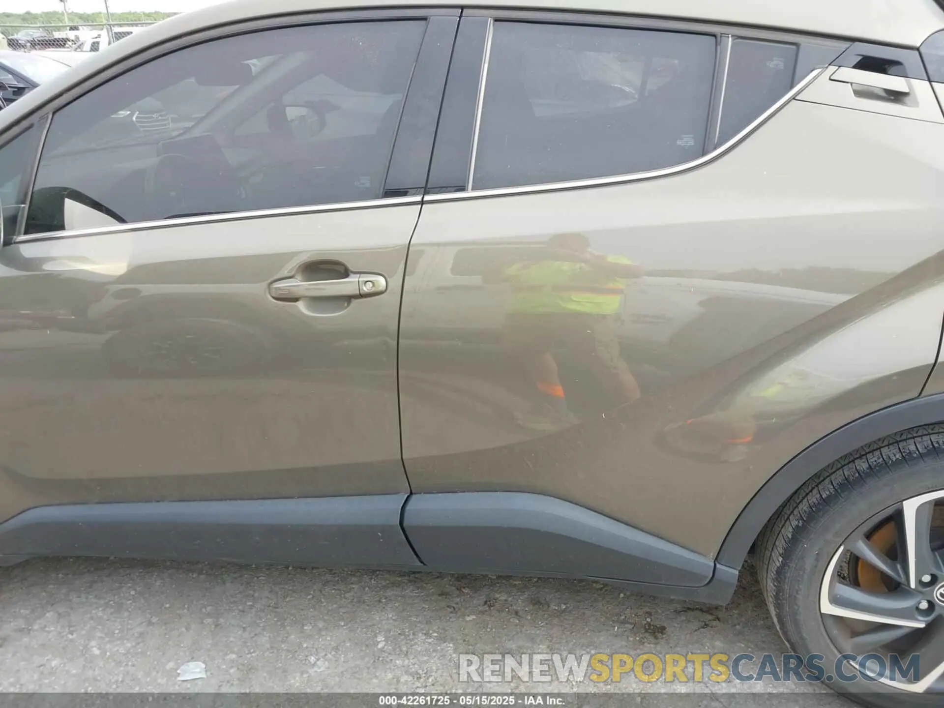 14 Photograph of a damaged car NMTKHMBX2MR132598 TOYOTA C-HR 2021