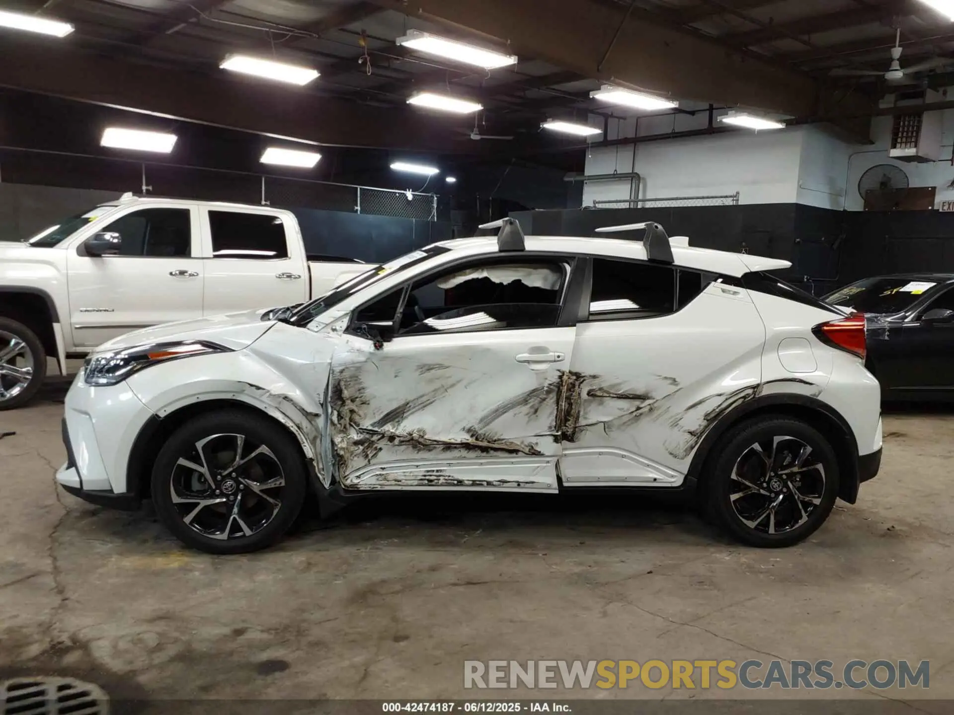 14 Photograph of a damaged car NMTKHMBX2MR137543 TOYOTA C-HR 2021