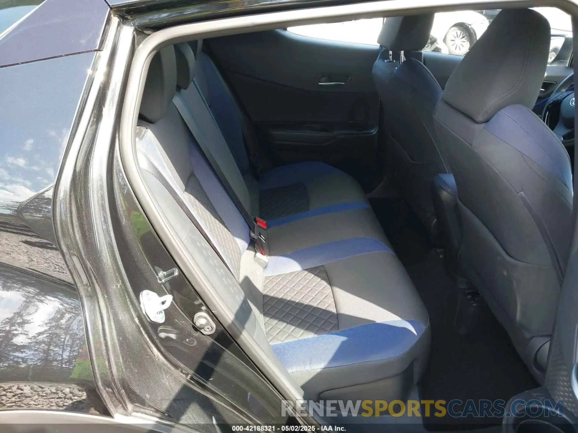 8 Photograph of a damaged car NMTKHMBX3MR139981 TOYOTA C-HR 2021