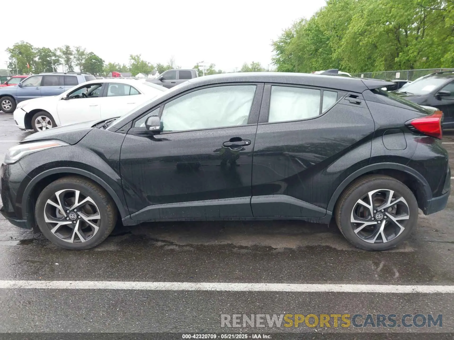 14 Photograph of a damaged car NMTKHMBX4MR122087 TOYOTA C-HR 2021