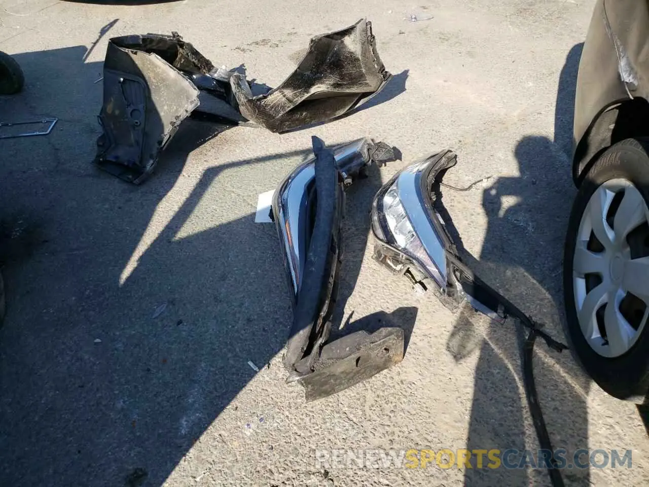13 Photograph of a damaged car NMTKHMBX6MR137822 TOYOTA C-HR 2021