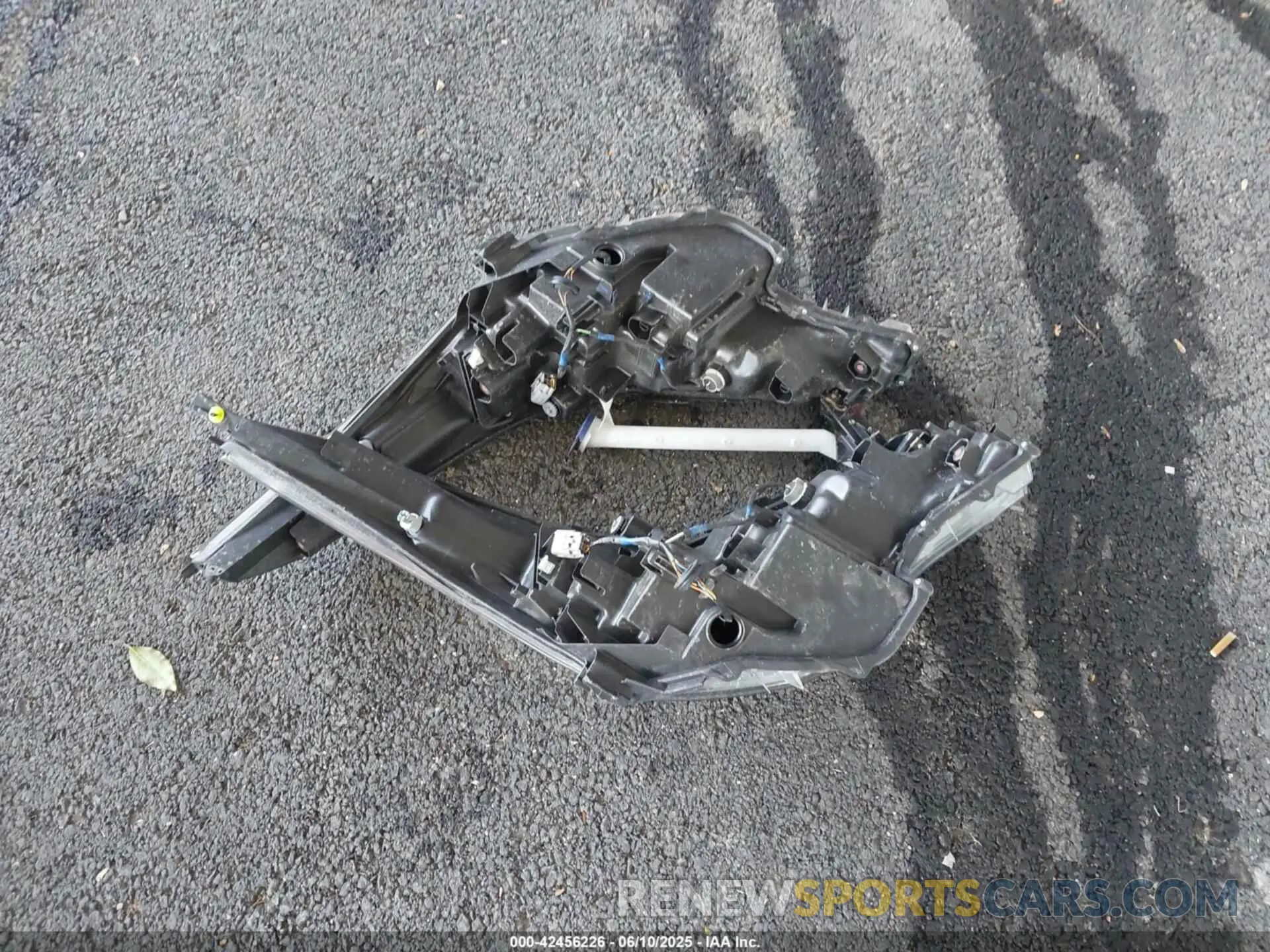 12 Photograph of a damaged car NMTKHMBX8MR118687 TOYOTA C-HR 2021