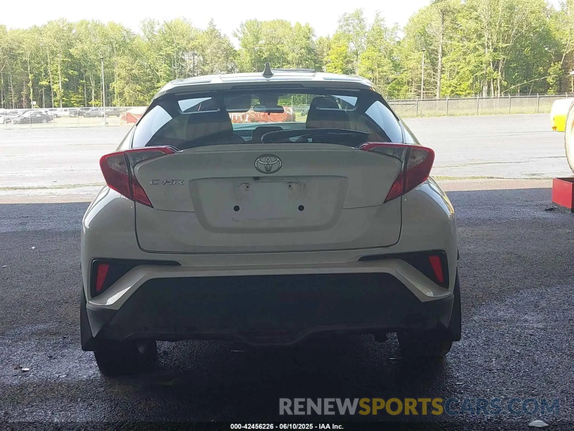 17 Photograph of a damaged car NMTKHMBX8MR118687 TOYOTA C-HR 2021