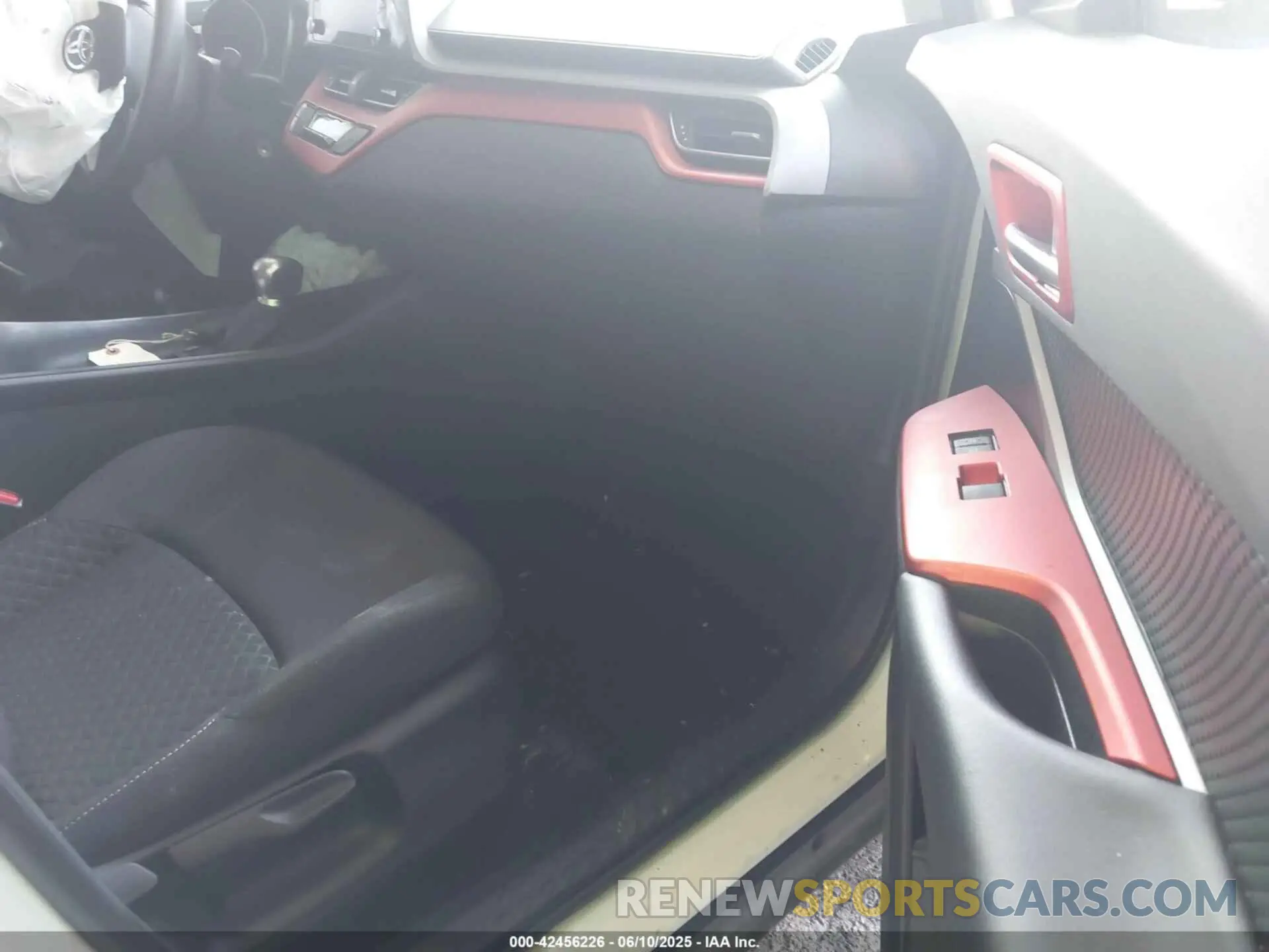 5 Photograph of a damaged car NMTKHMBX8MR118687 TOYOTA C-HR 2021