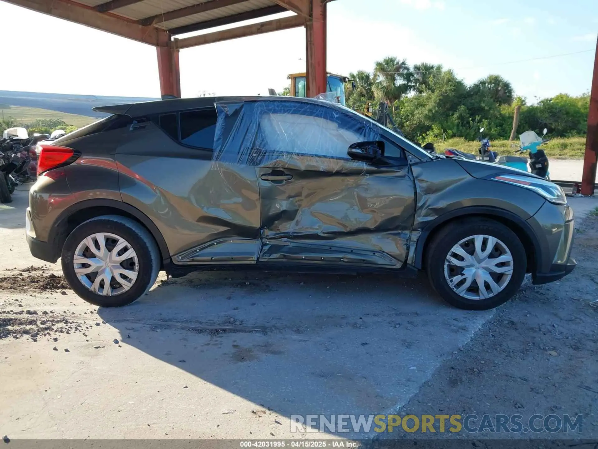 12 Photograph of a damaged car NMTKHMBX8MR126756 TOYOTA C-HR 2021