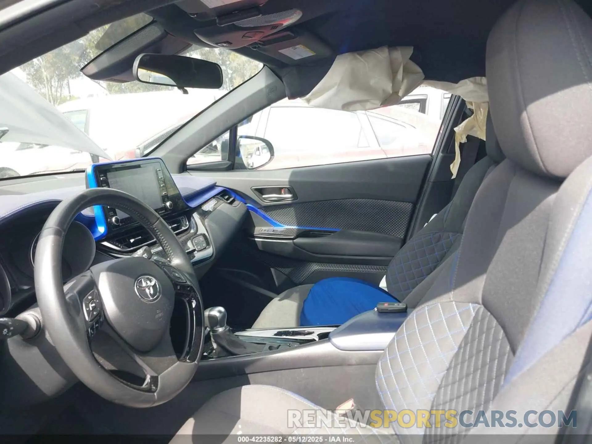 17 Photograph of a damaged car NMTKHMBX9MR133747 TOYOTA C-HR 2021