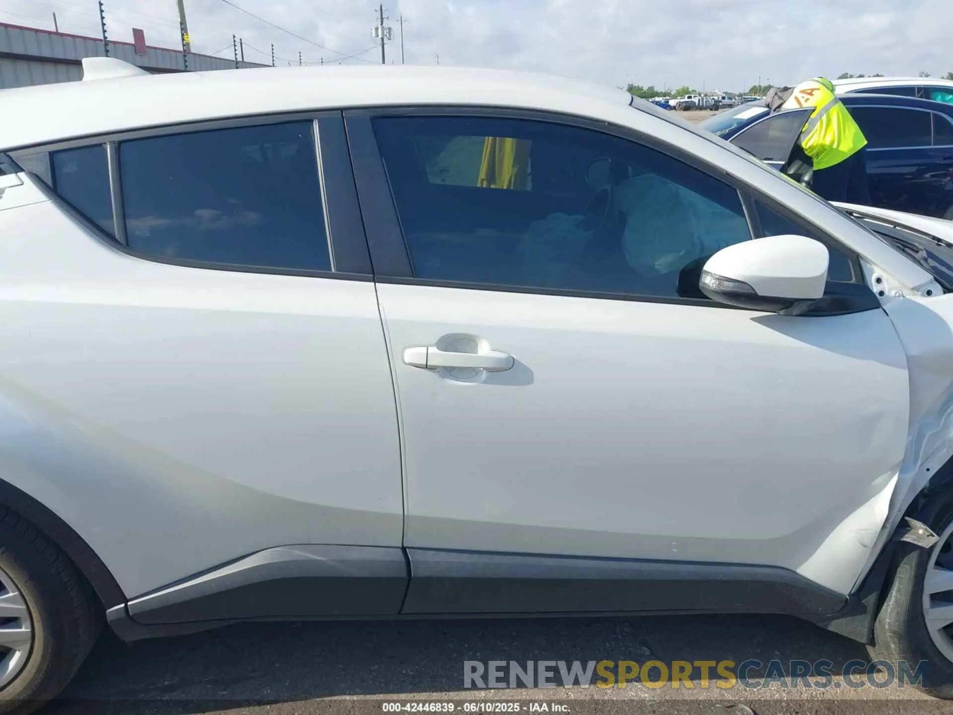 14 Photograph of a damaged car NMTKHMBXXMR131392 TOYOTA C-HR 2021