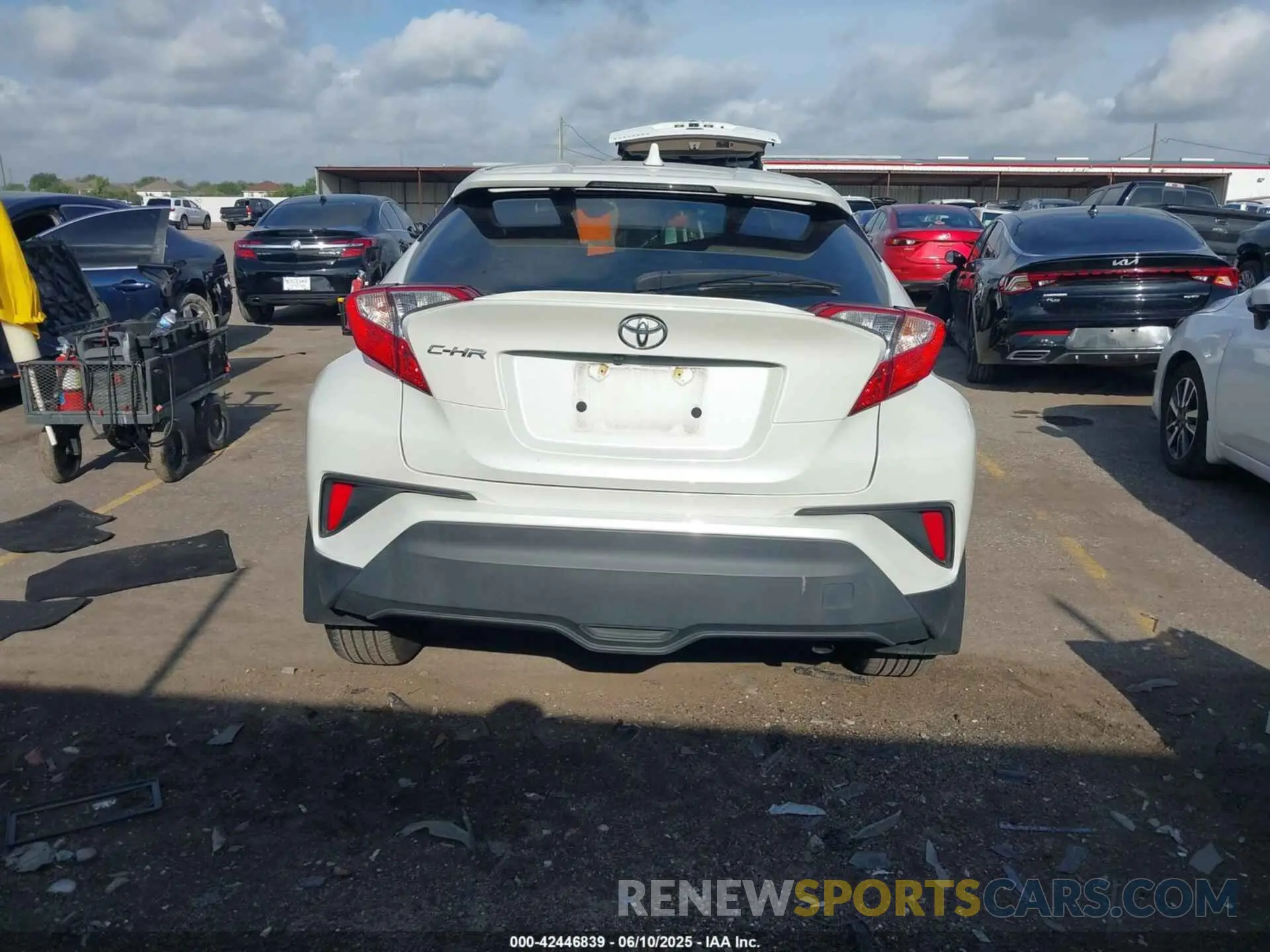 17 Photograph of a damaged car NMTKHMBXXMR131392 TOYOTA C-HR 2021