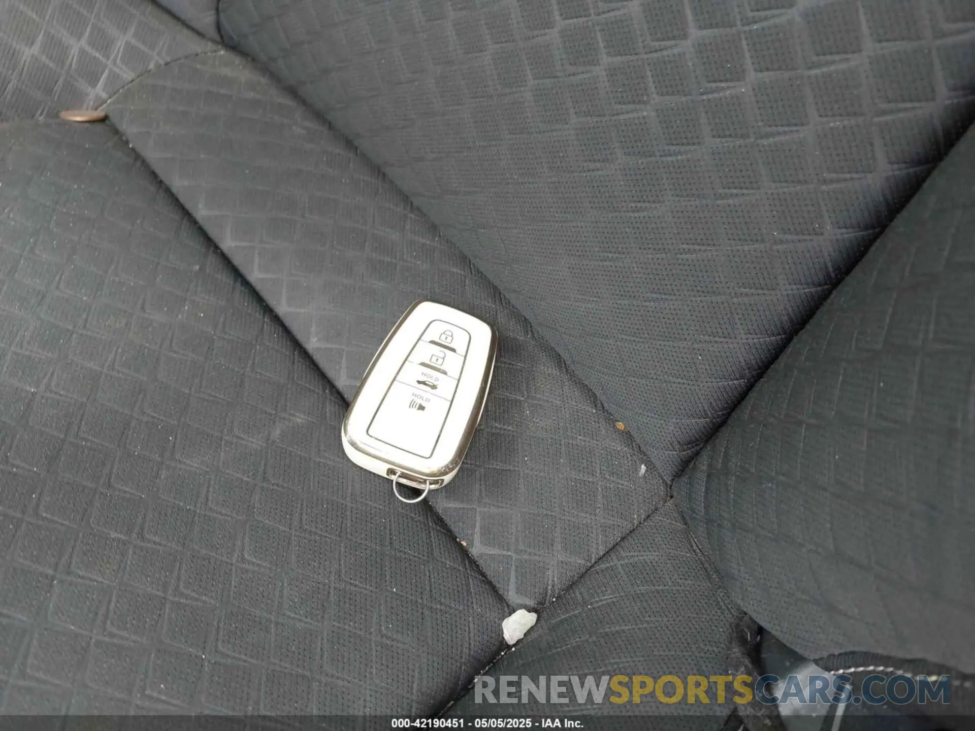 11 Photograph of a damaged car JTNKHMBX6N1135872 TOYOTA C-HR 2022