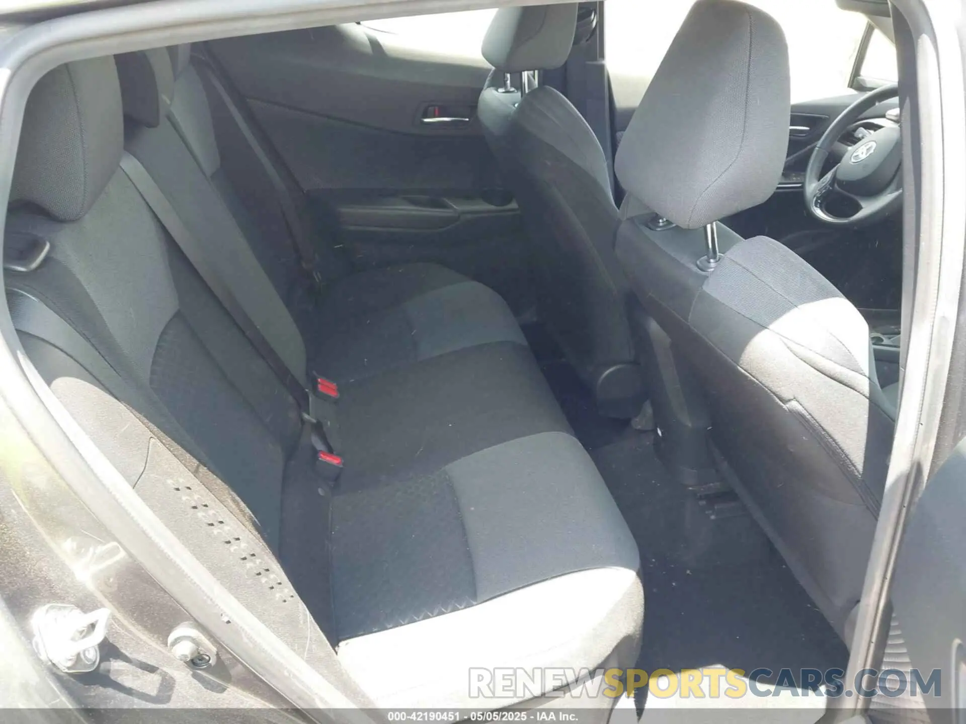 8 Photograph of a damaged car JTNKHMBX6N1135872 TOYOTA C-HR 2022