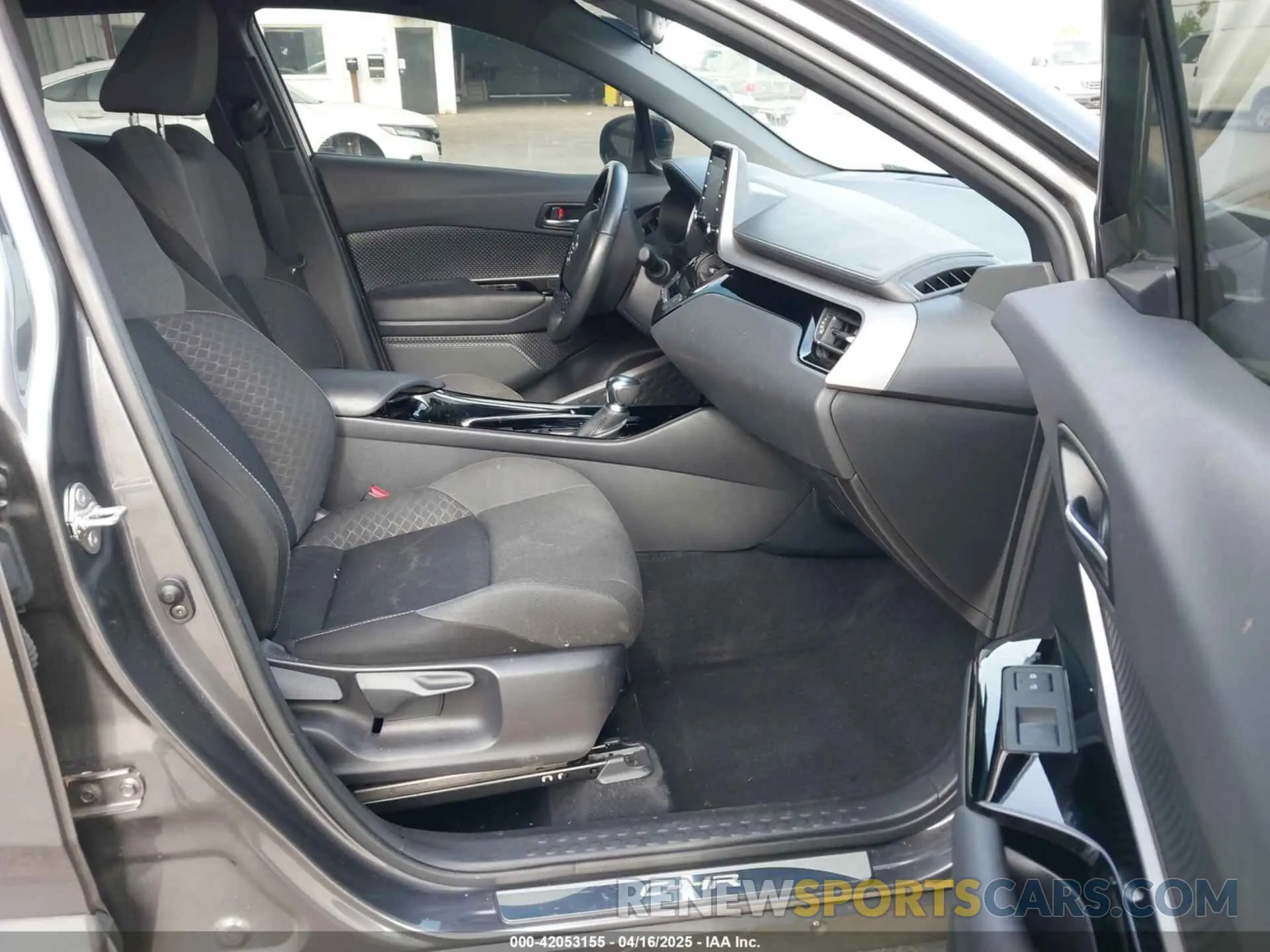 5 Photograph of a damaged car JTNKHMBX9N1135221 TOYOTA C-HR 2022
