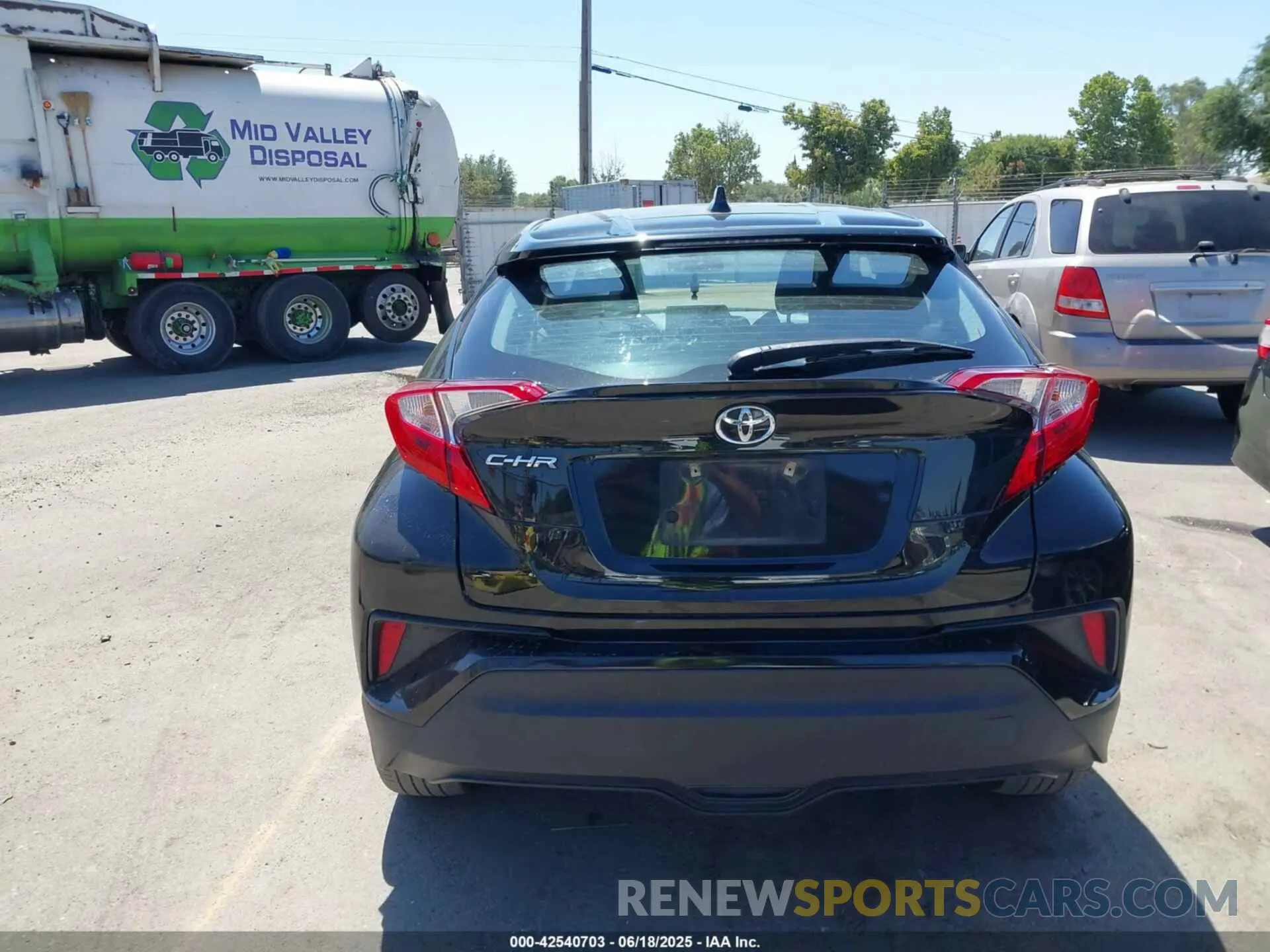 17 Photograph of a damaged car NMTKHMBX1NR142766 TOYOTA C-HR 2022