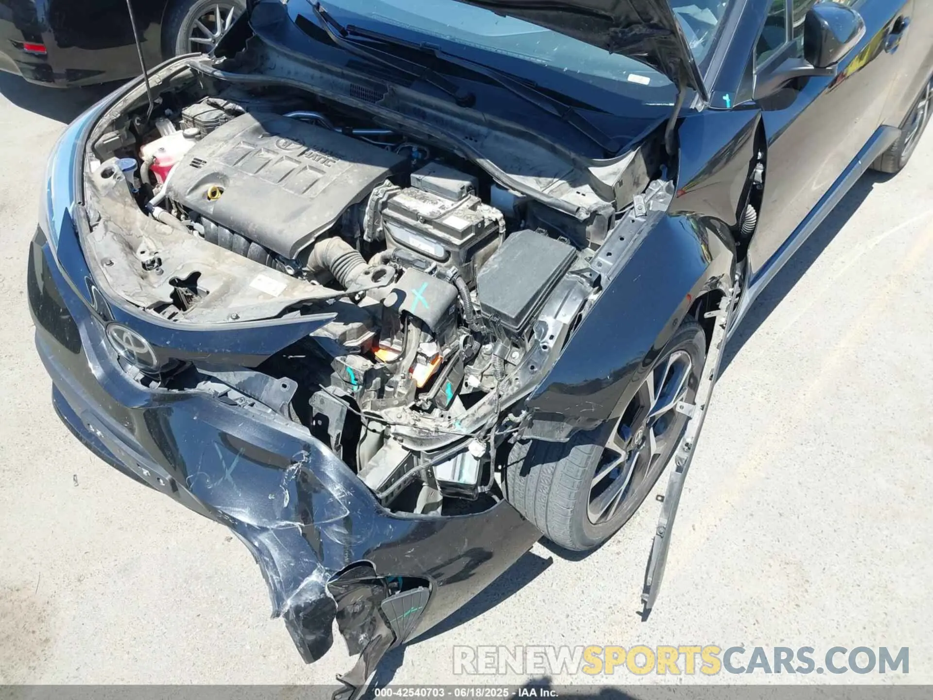 19 Photograph of a damaged car NMTKHMBX1NR142766 TOYOTA C-HR 2022