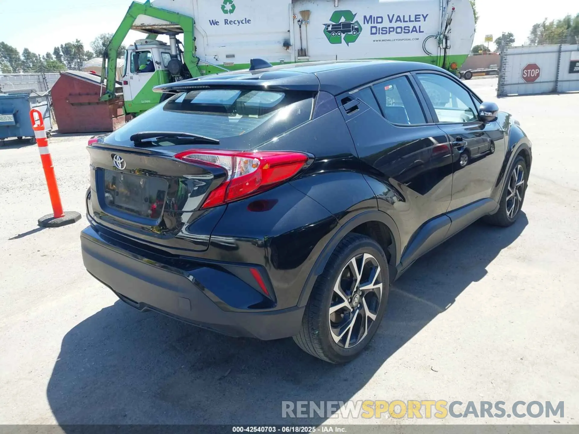 4 Photograph of a damaged car NMTKHMBX1NR142766 TOYOTA C-HR 2022
