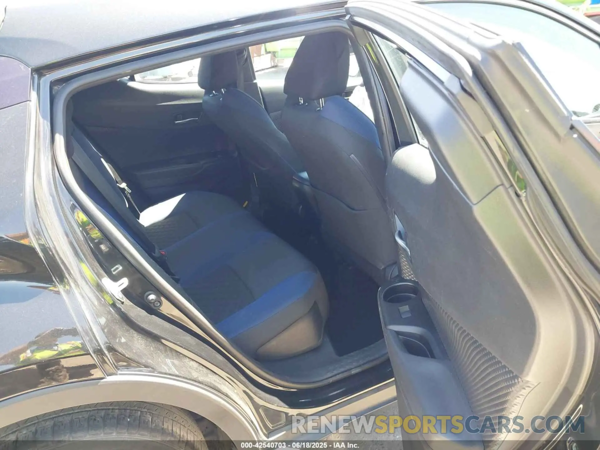 8 Photograph of a damaged car NMTKHMBX1NR142766 TOYOTA C-HR 2022